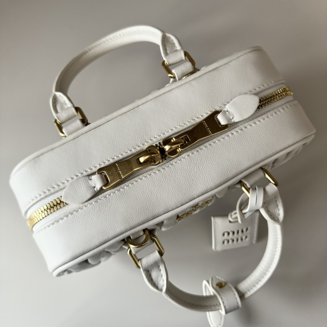 Miu Miu ミュウミュウ ミニボストンバッグ トートバッグ デザイン ゴールド金具 白 - 画像 7