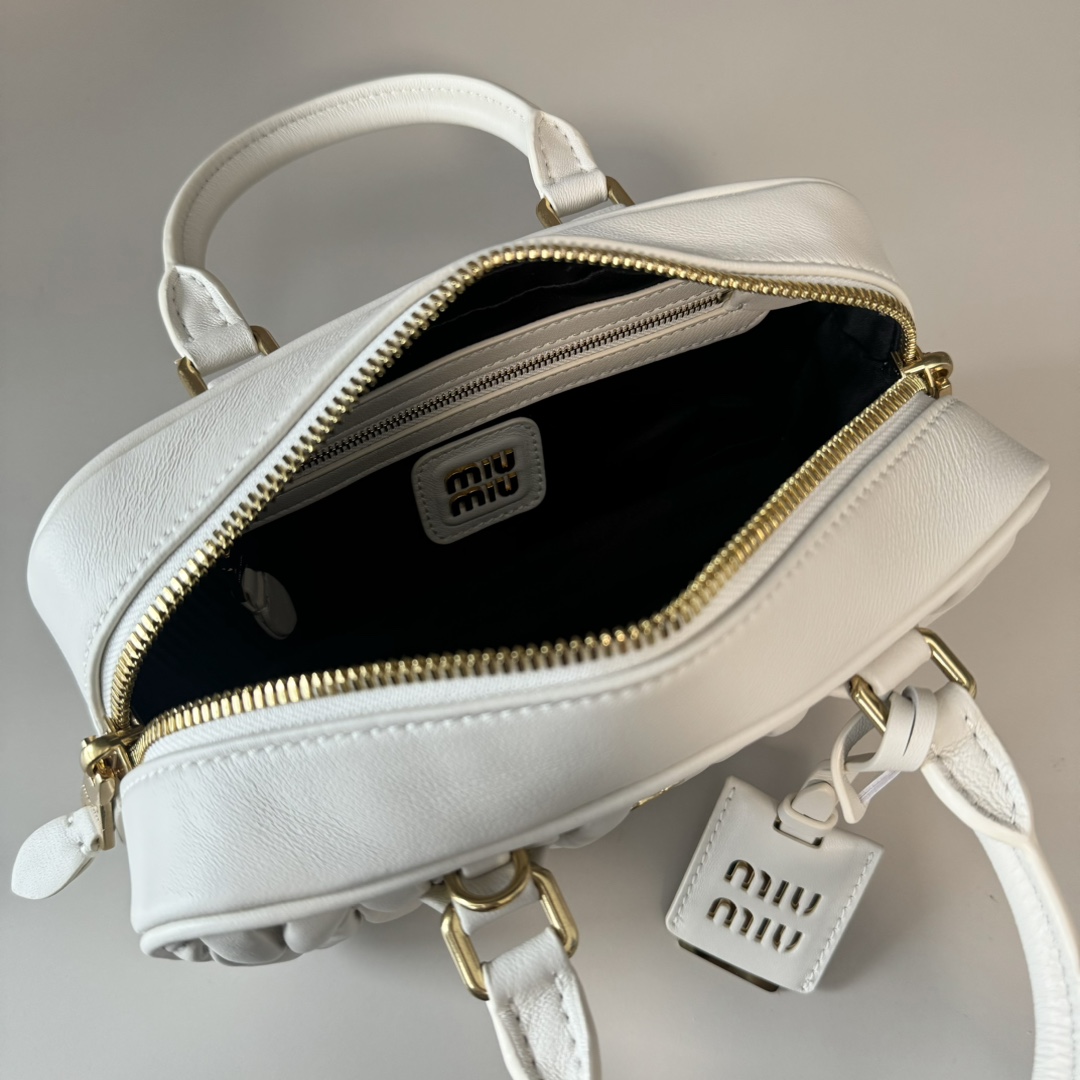 Miu Miu ミュウミュウ ミニボストンバッグ トートバッグ デザイン ゴールド金具 白 - 画像 8