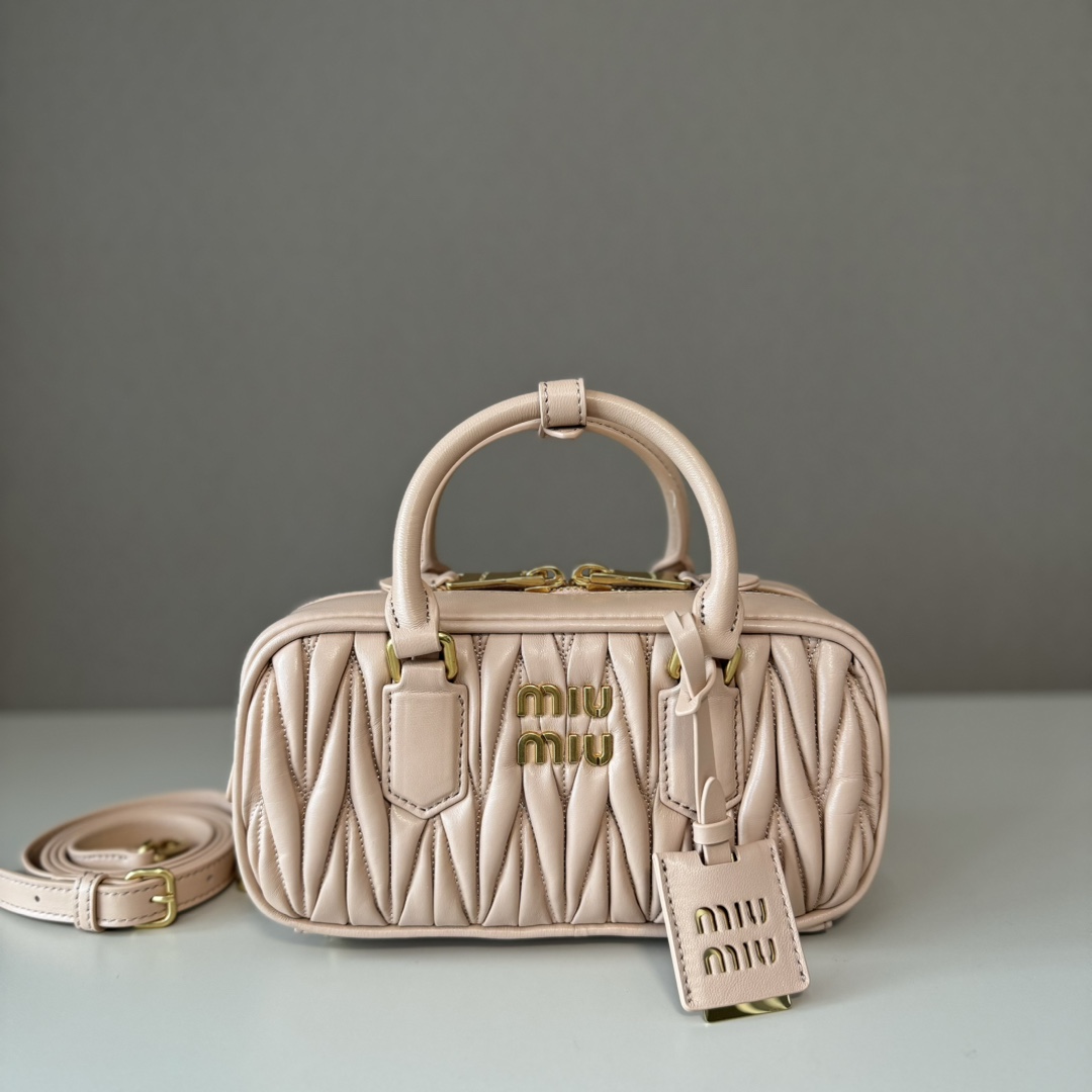 Miu Miu レディース バッグ | ミニ マフラー レザー ピンク