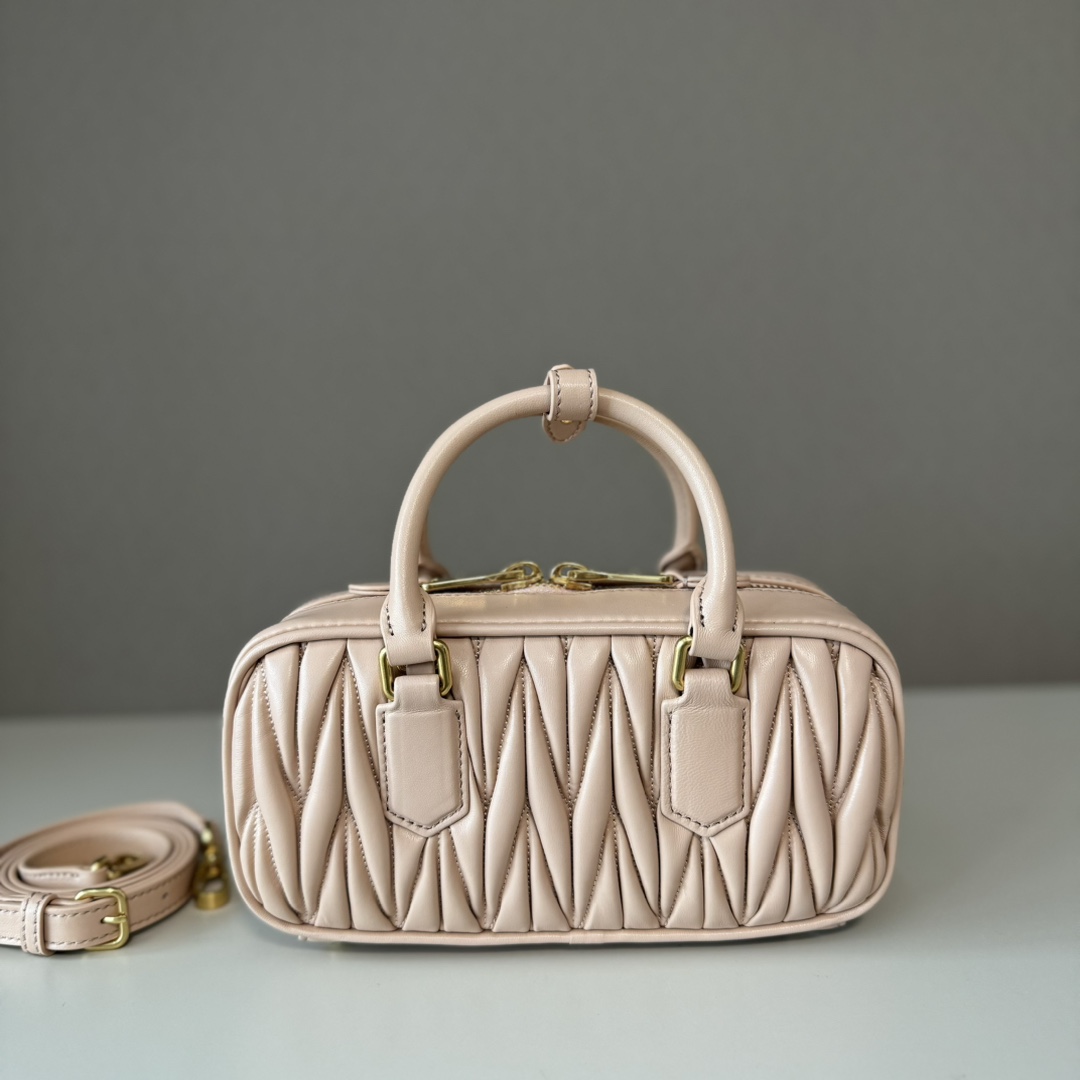 Miu Miu レディース バッグ | ミニ マフラー レザー ピンク - 画像 3