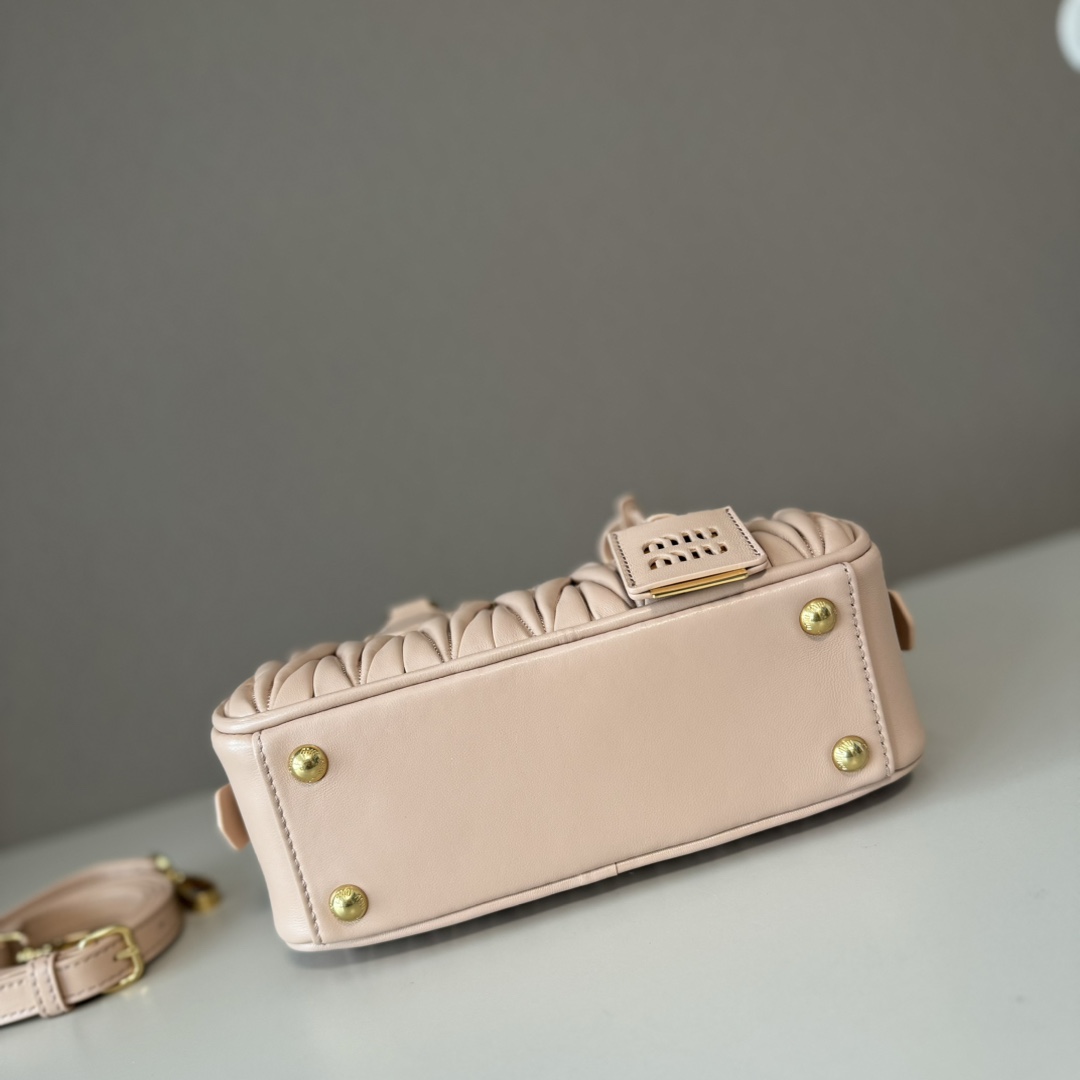 Miu Miu レディース バッグ | ミニ マフラー レザー ピンク - 画像 5