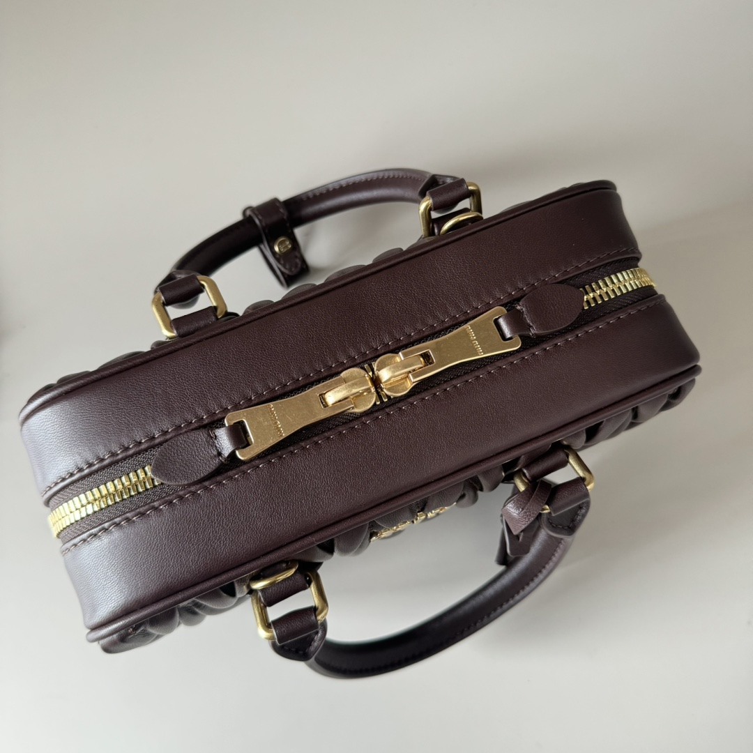 Miu Miu ミュウミュウ ショルダーバッグ プルアップ加工 ブラウン - 画像 7
