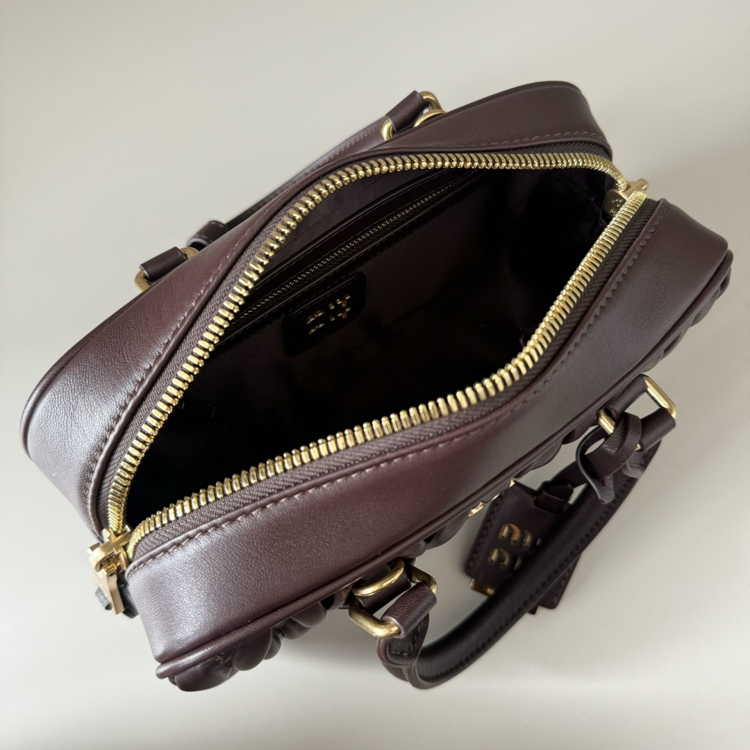 Miu Miu ミュウミュウ ショルダーバッグ プルアップ加工 ブラウン - 画像 8