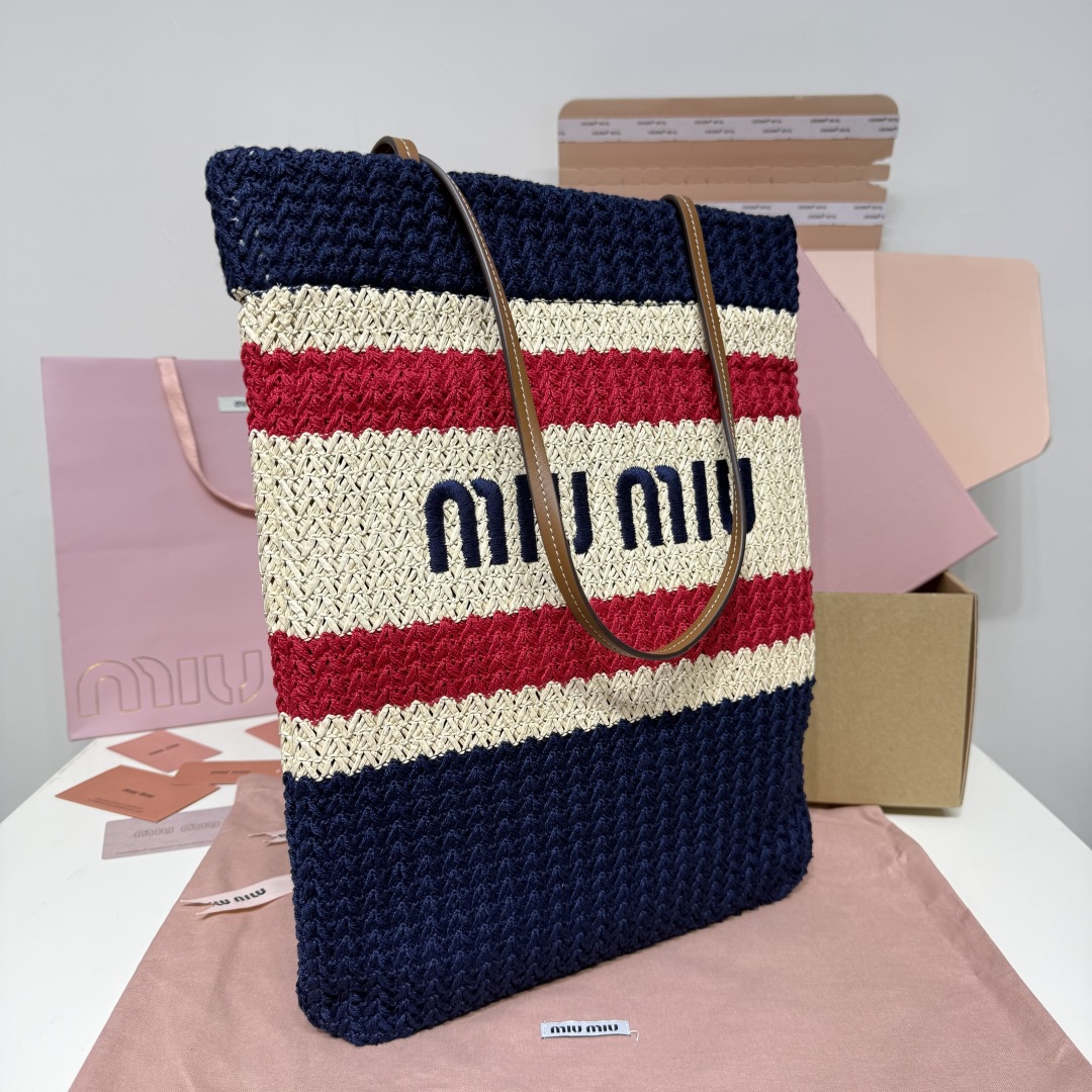 Miu Miu ミュウミュ ラウンドトートバッグ | ラウンドトートバッグ | レッド/ネイビー/ホワイト | コンパクト | レディース | ブランドバッグ - 画像 2