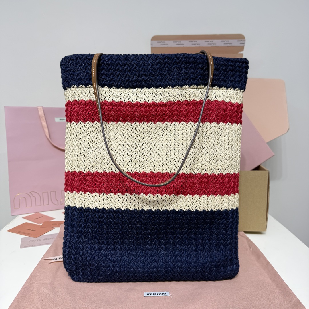 Miu Miu ミュウミュ ラウンドトートバッグ | ラウンドトートバッグ | レッド/ネイビー/ホワイト | コンパクト | レディース | ブランドバッグ - 画像 3