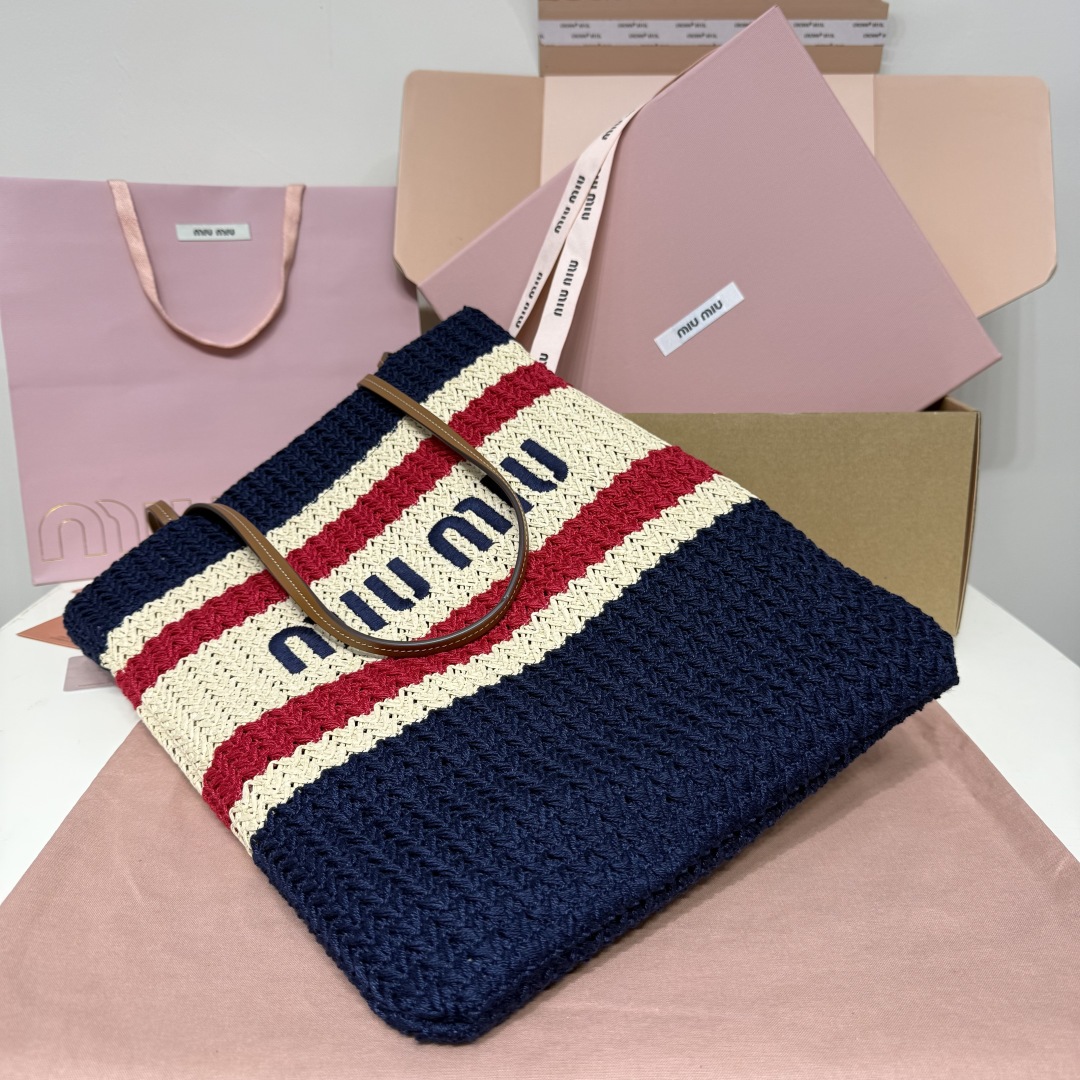 Miu Miu ミュウミュ ラウンドトートバッグ | ラウンドトートバッグ | レッド/ネイビー/ホワイト | コンパクト | レディース | ブランドバッグ - 画像 4