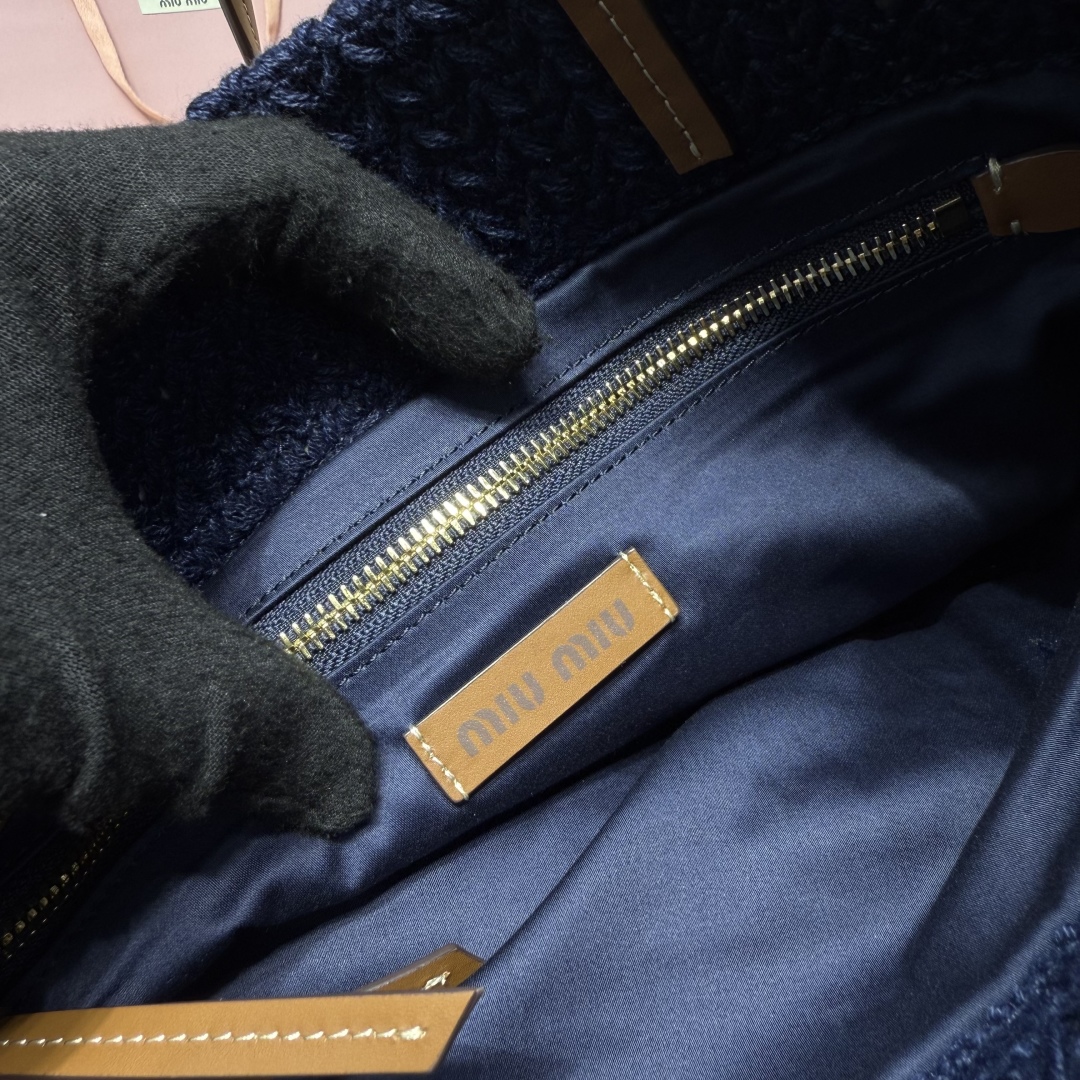 Miu Miu ミュウミュ ラウンドトートバッグ | ラウンドトートバッグ | レッド/ネイビー/ホワイト | コンパクト | レディース | ブランドバッグ - 画像 8