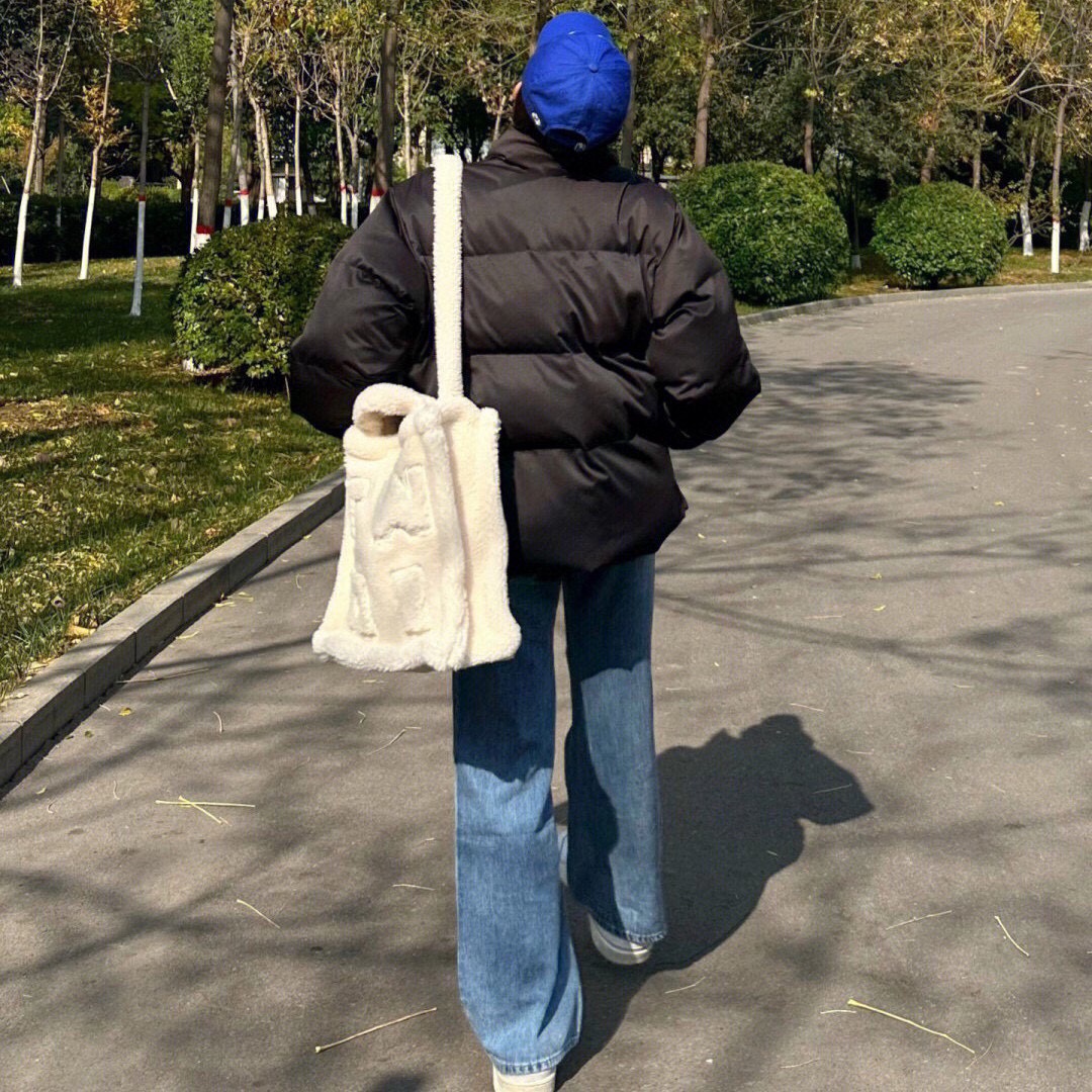 ADIDAS バッグ トートバッグ ミニサイズ 2WAY 撥水加工 フレームロゴ ホワイト ファー素材 - 画像 8