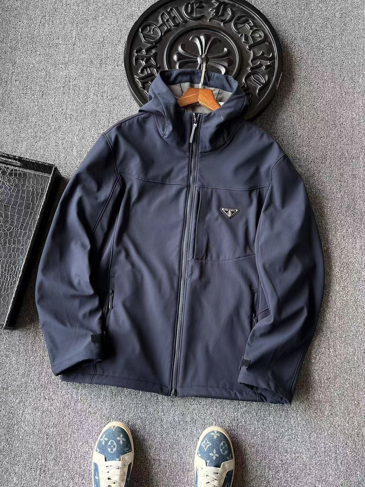 PRADA フィットネスジャケット パーカー 防風機能 メンズ カジュアル ブラック ネイビー レザー調素材 - 画像 2