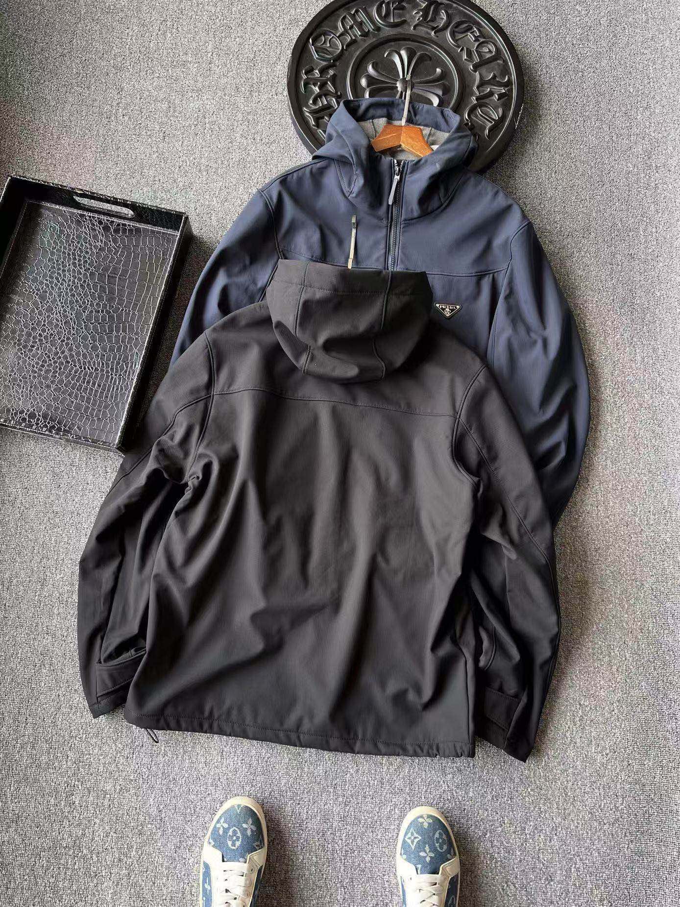 PRADA フィットネスジャケット パーカー 防風機能 メンズ カジュアル ブラック ネイビー レザー調素材 - 画像 8