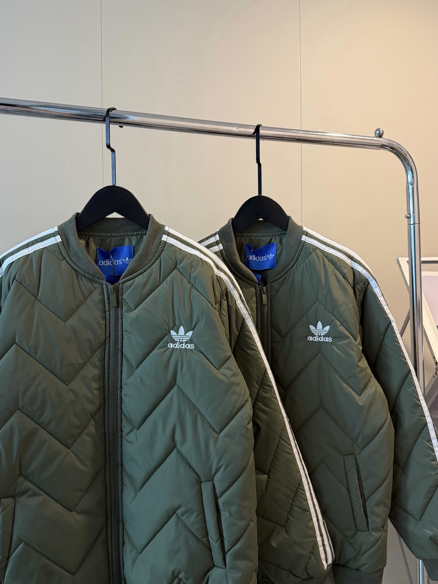 ADIDAS ブランケットジャケット ブラックライン ボンバージャケット アウター オリーブグリーン ナイロン - 画像 3