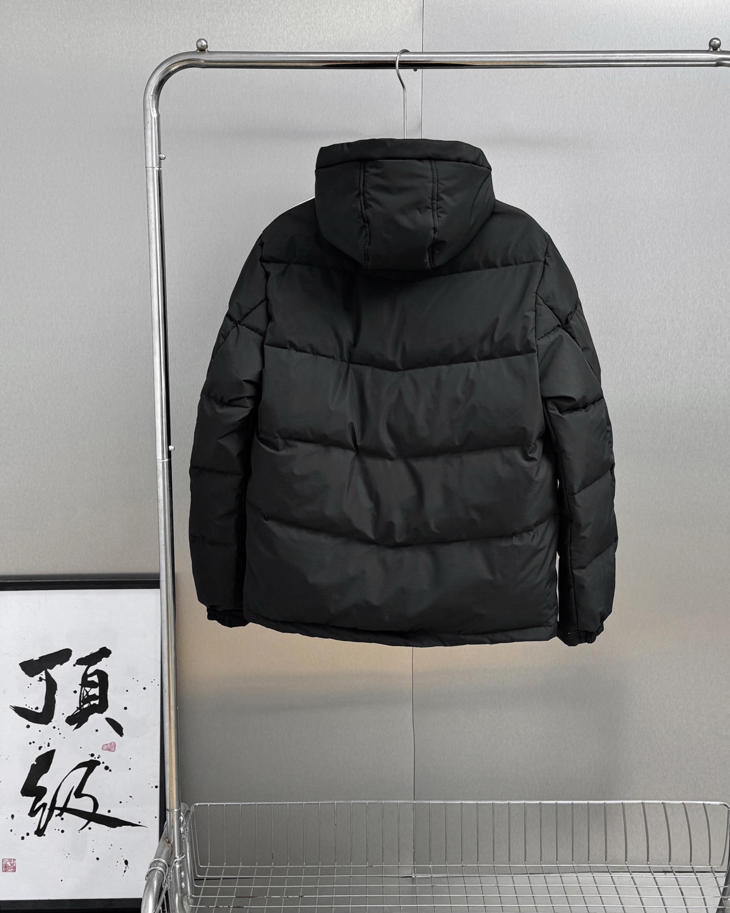 adidas ダウンジャケット パーカー 3本線デザイン 保温性抜群 ホワイト/ブラック/グレー レザー調素材 - 画像 9