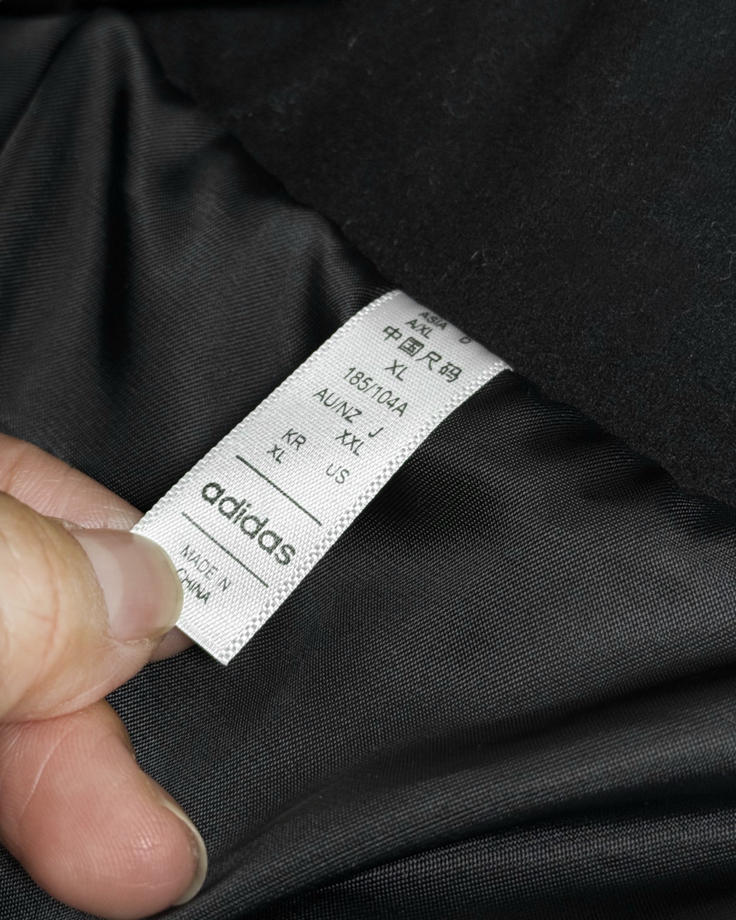 adidas ダウンジャケット ブランドロゴ入り 3本ラインデザイン 通勤カジュアル ブラック ホワイト グレー展開 - 画像 4