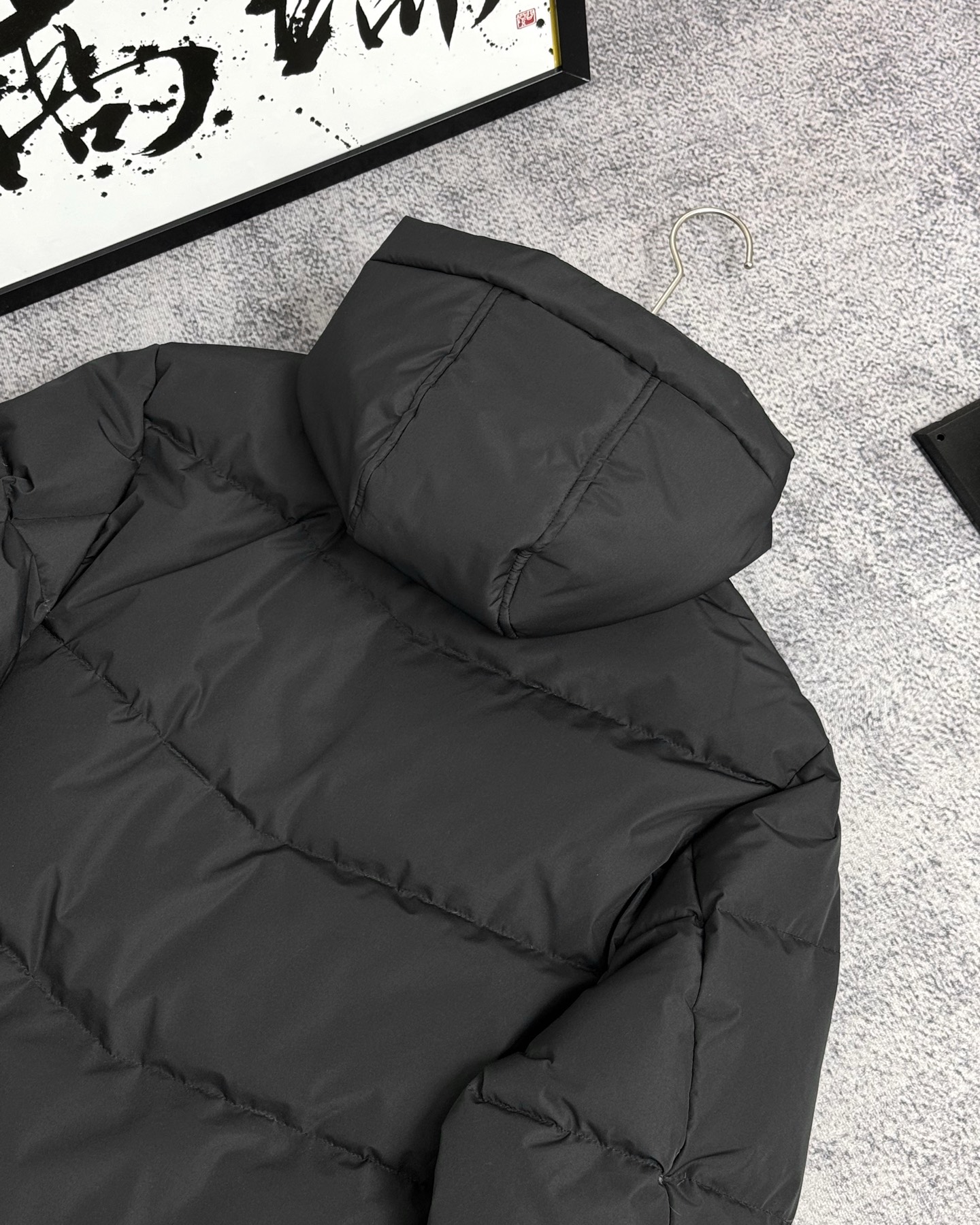 adidas ダウンジャケット ブランドロゴ入り 3本ラインデザイン 通勤カジュアル ブラック ホワイト グレー展開 - 画像 7