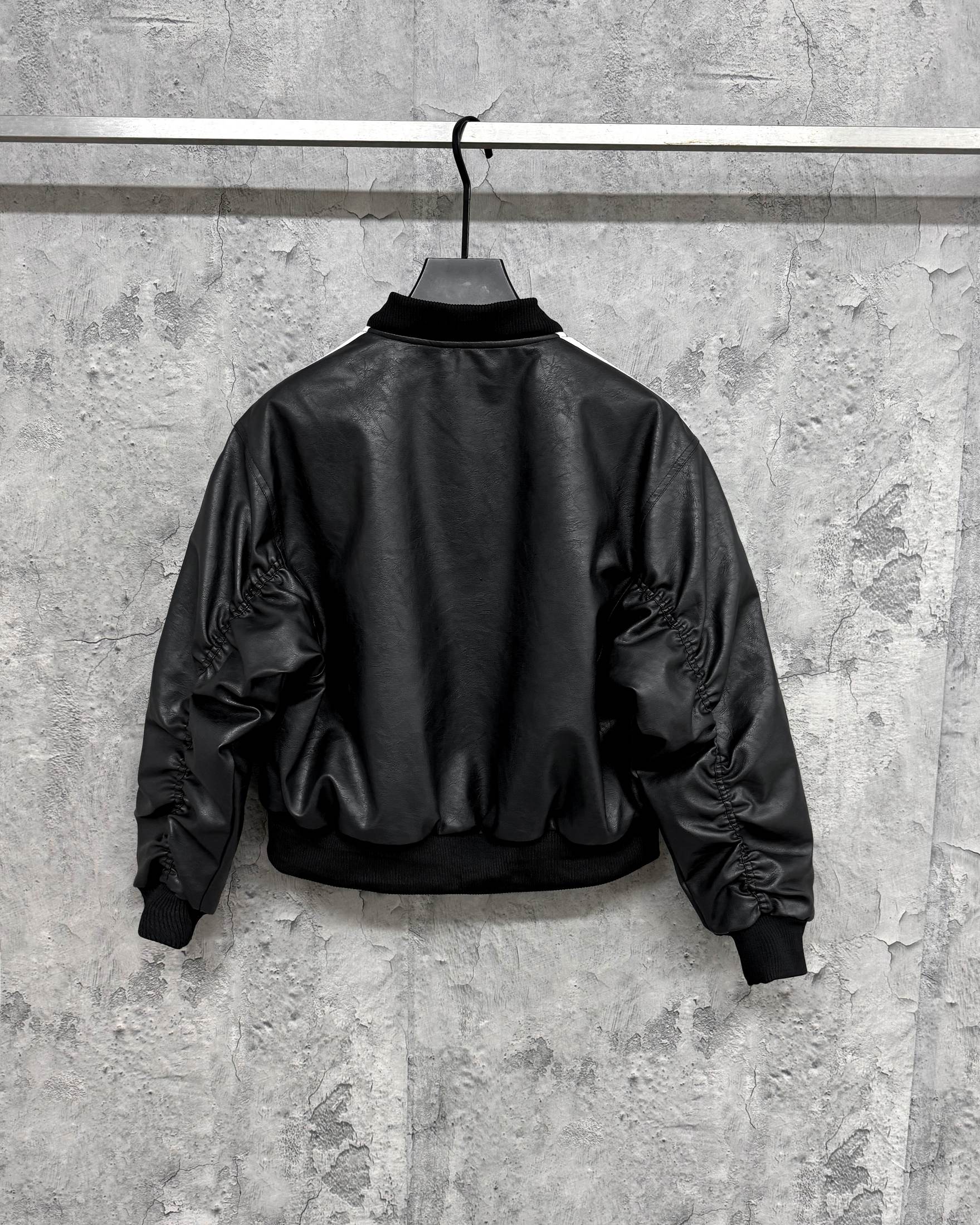 adidas ジャケット バンブーコート 2WAY ファッション性高め ブラックレザー - 画像 3