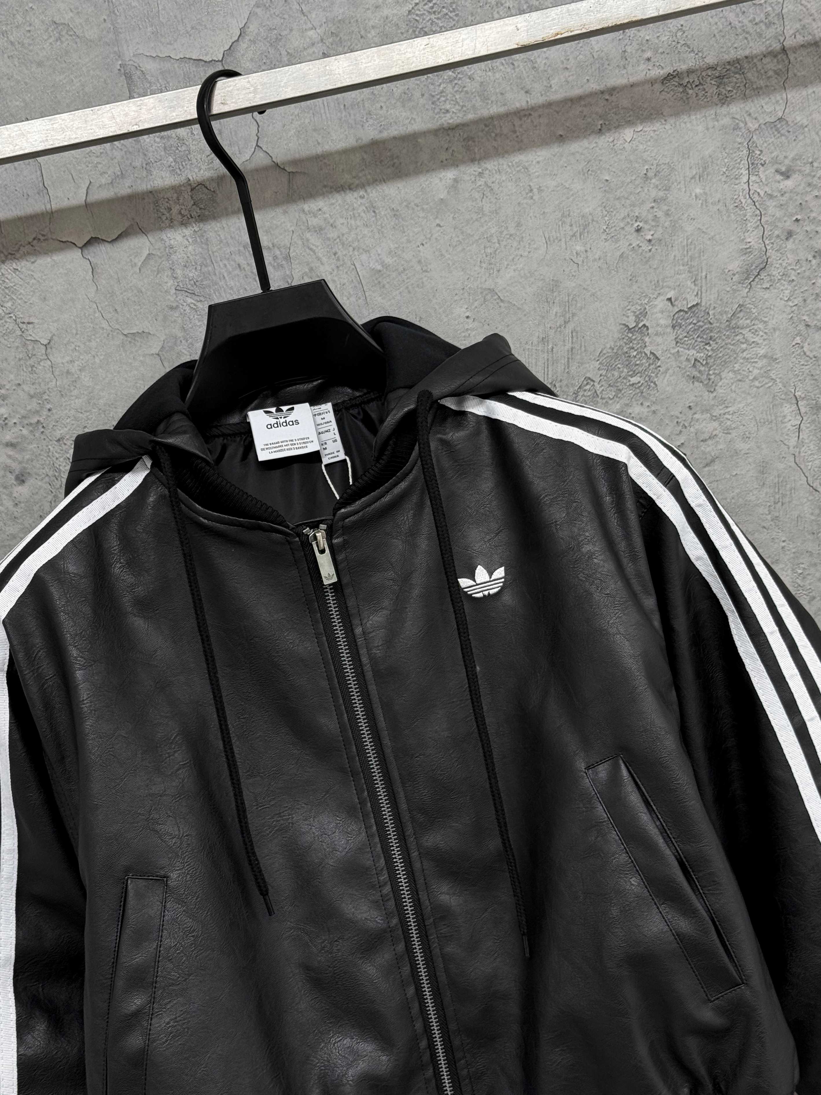 adidas ジャケット バンブーコート 2WAY ファッション性高め ブラックレザー - 画像 4