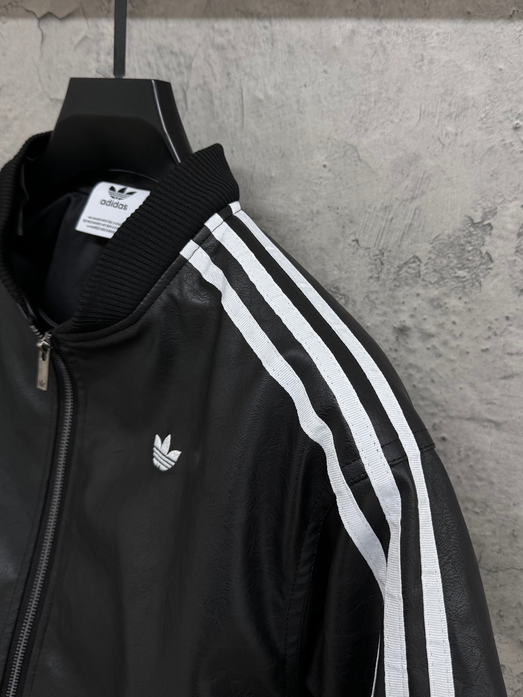 adidas ジャケット バンブーコート 2WAY ファッション性高め ブラックレザー - 画像 8