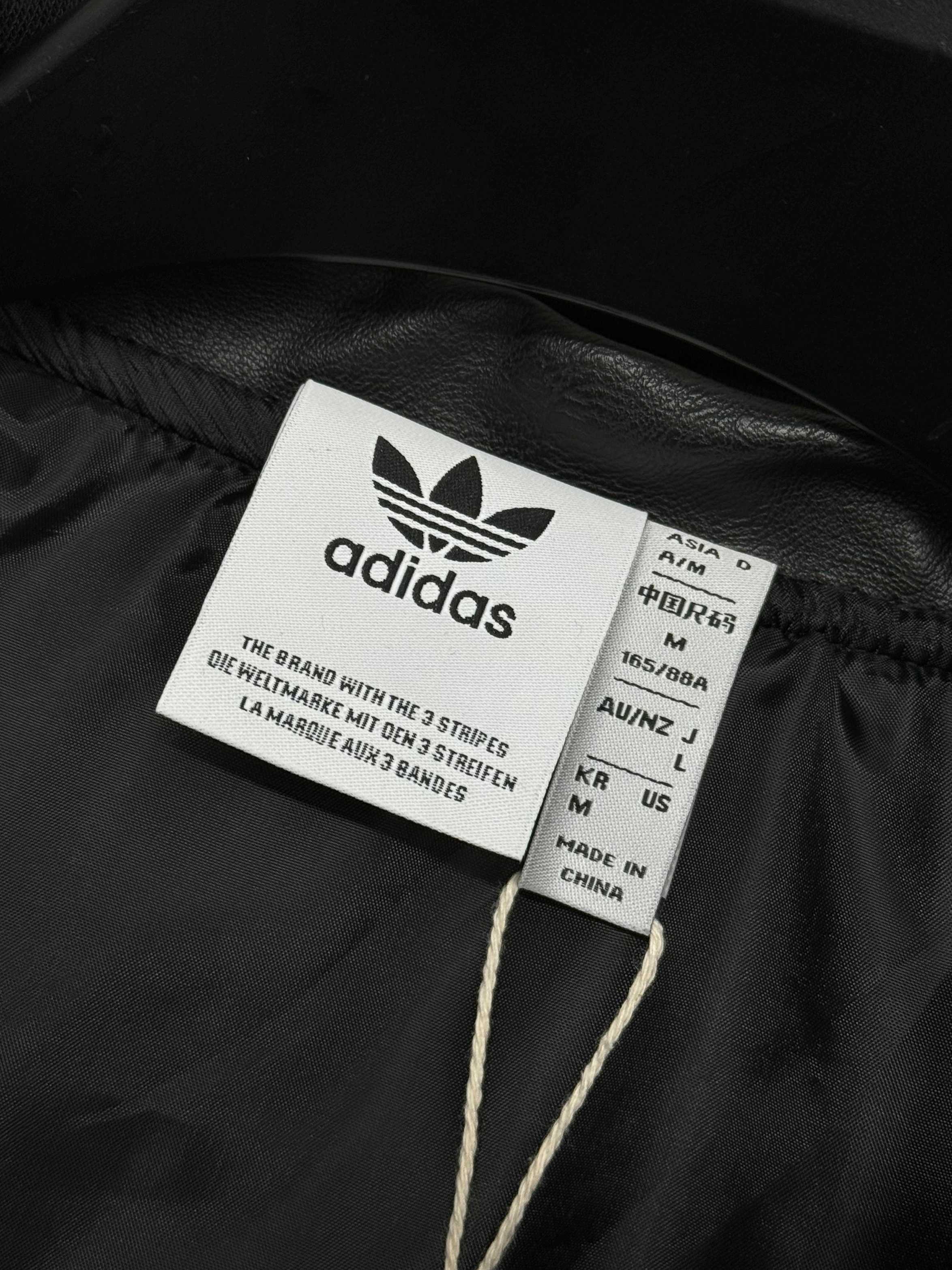 adidas バンブーパーカー フード付き 3本線デザイン 上質レザー風素材 ブラック - 画像 5