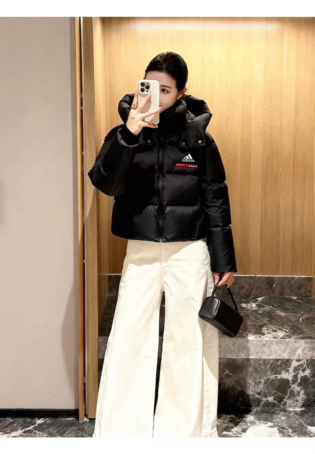 adidas ダウンジャケット ミニ丈 ファッション ロゴ入り ブラック - 画像 3