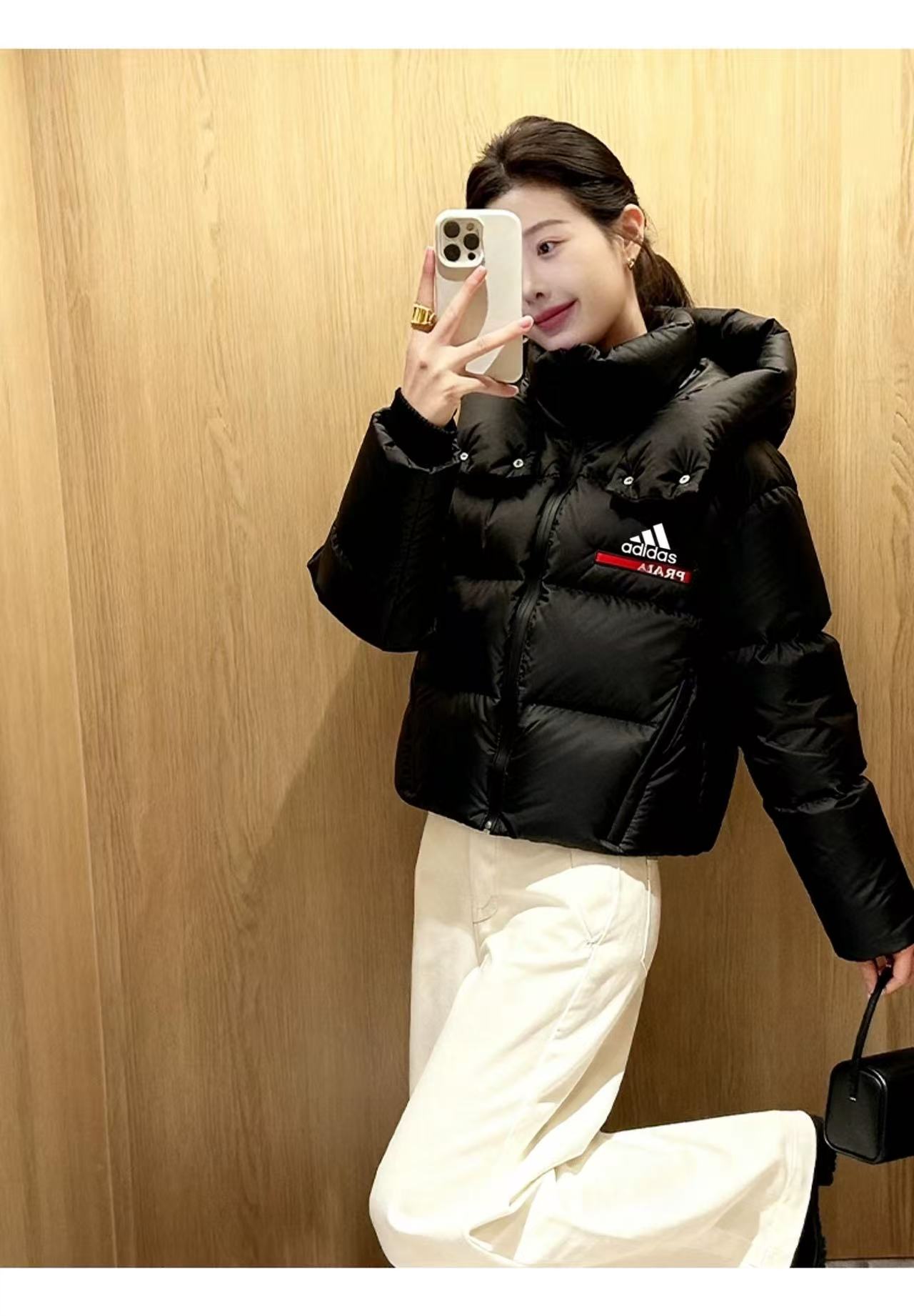 adidas ダウンジャケット ミニ丈 ファッション ロゴ入り ブラック - 画像 4