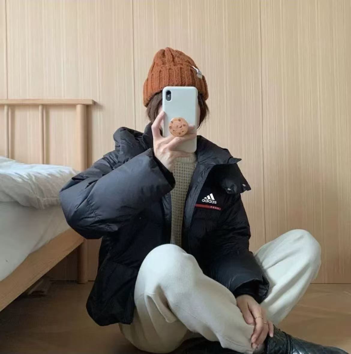 adidas ダウンジャケット ミニ丈 ファッション ロゴ入り ブラック - 画像 7