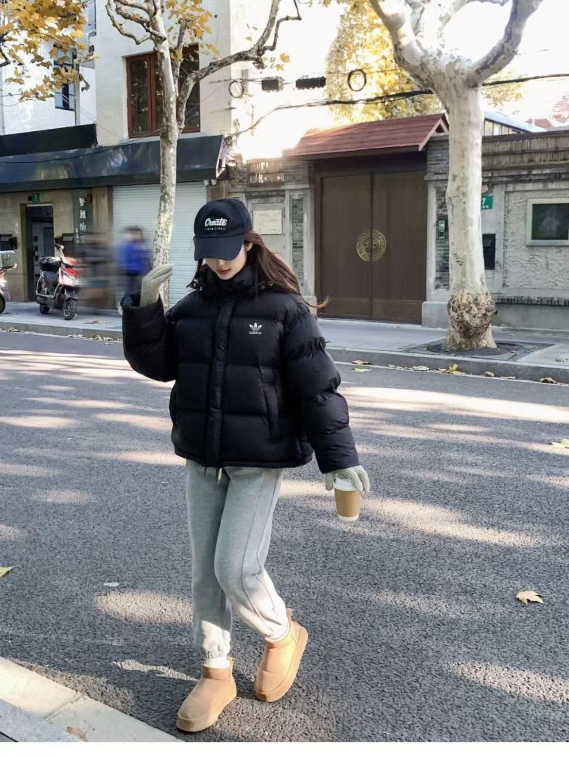 ADIDAS ダウンジャケット パuffer ミニ丈 通勤カジュアル ブラック - 画像 2