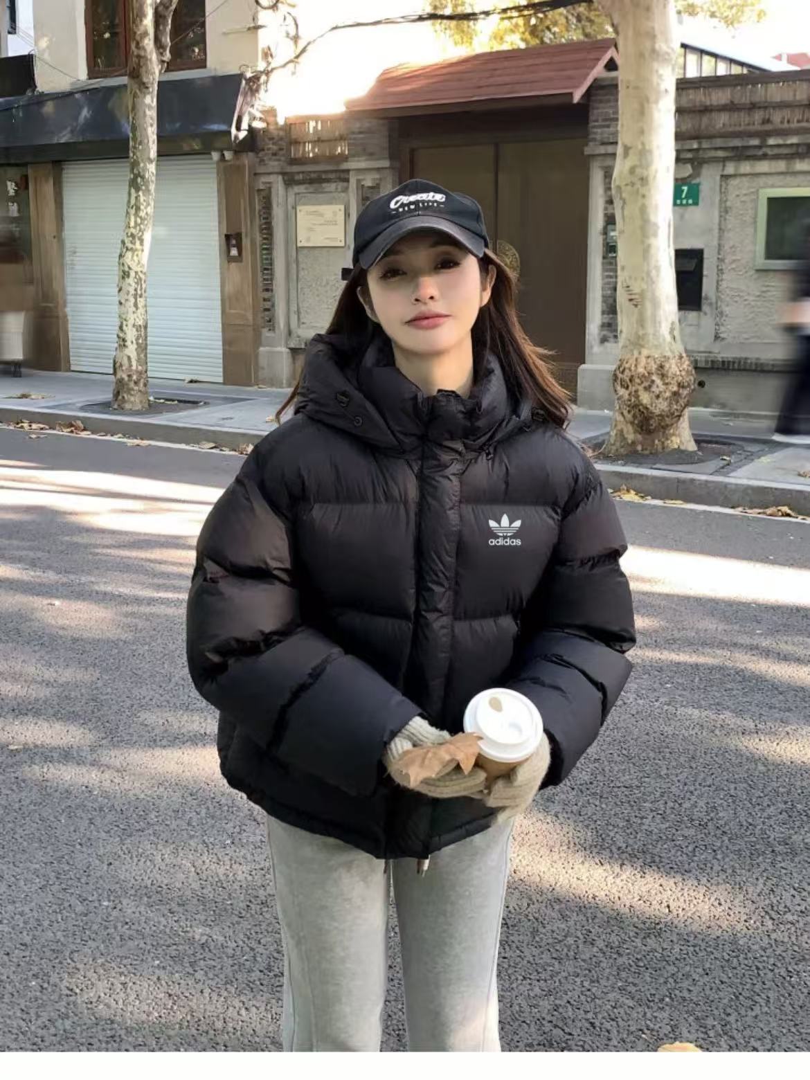 ADIDAS ダウンジャケット パuffer ミニ丈 通勤カジュアル ブラック - 画像 5