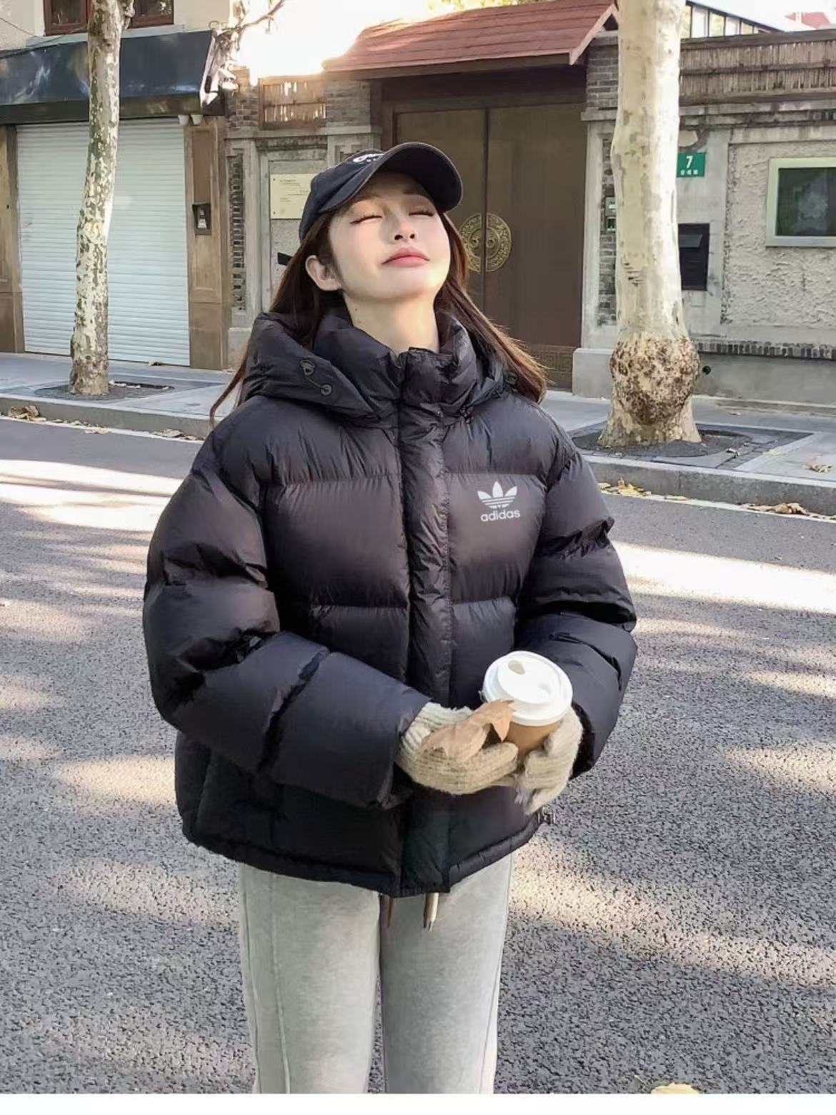 ADIDAS ダウンジャケット パuffer ミニ丈 通勤カジュアル ブラック - 画像 7