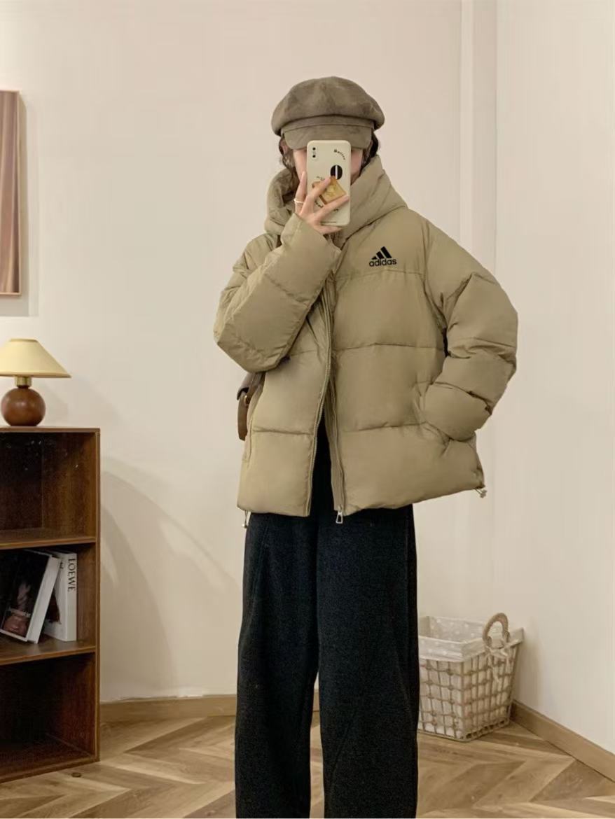 adidas ダウンジャケット ミニ丈 フード付き 軽量 通勤カジュアル ベージュ - 画像 5