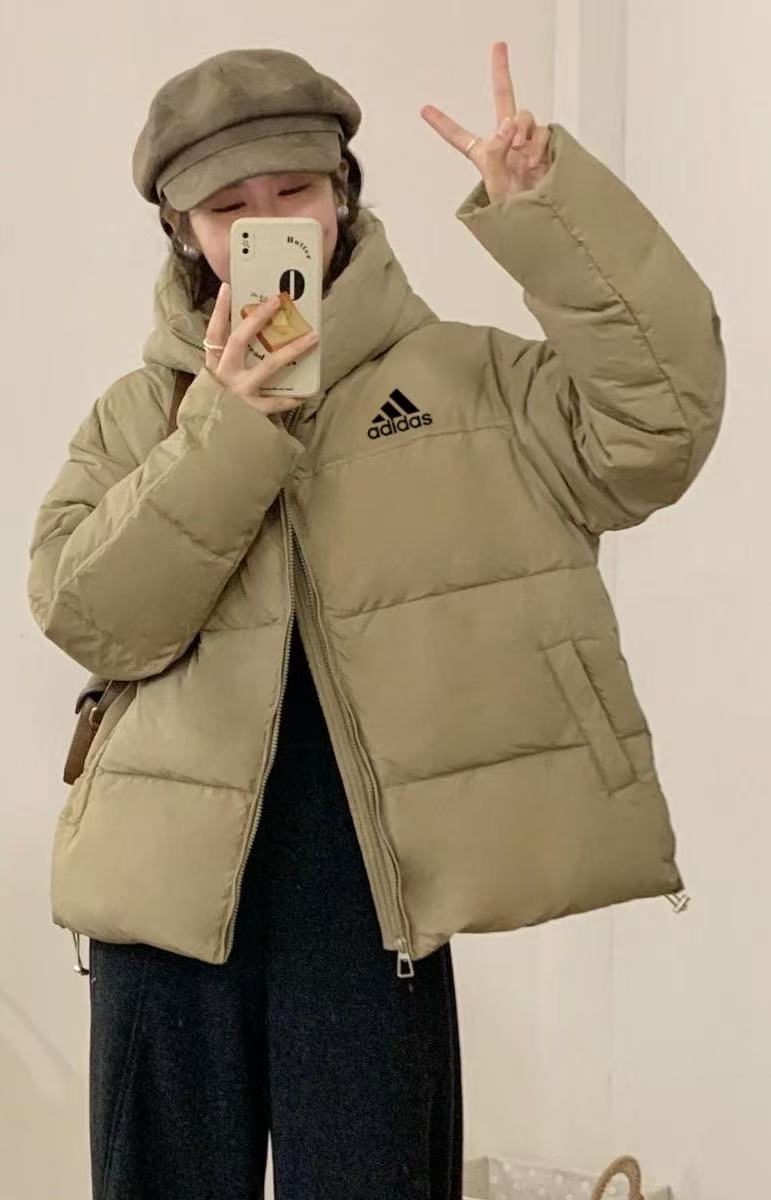 adidas ダウンジャケット ミニ丈 フード付き 軽量 通勤カジュアル ベージュ - 画像 7