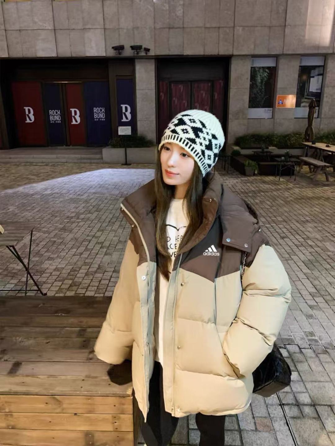 ADIDAS ダウンジャケット フード付き ミニ丈 2WAY 防寒対応 ブラウン/ベージュ