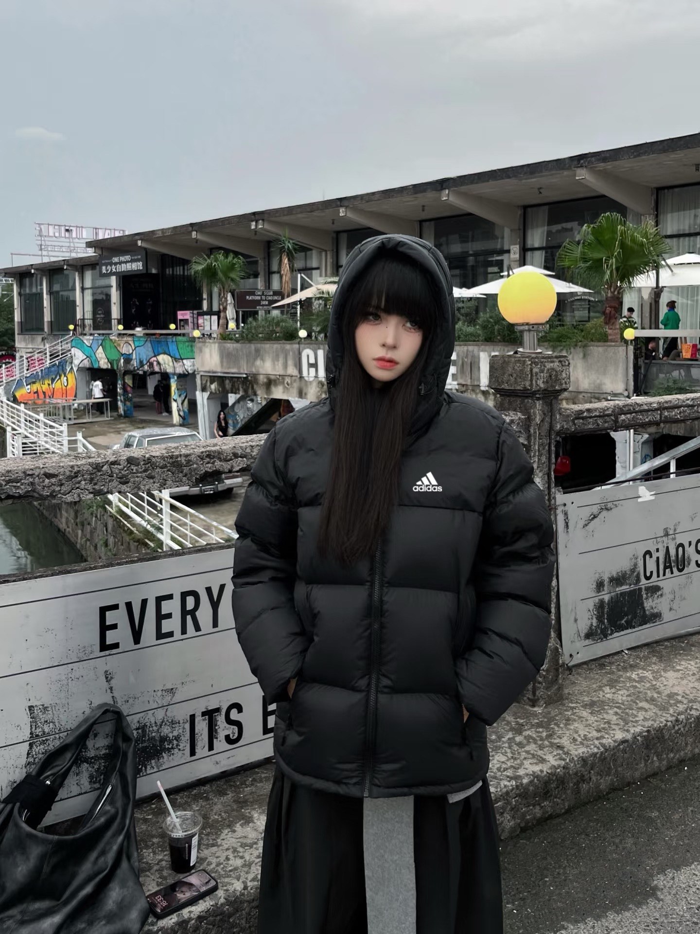 adidas ダウンジャケット ミニ丈 フード付き 軽量 通勤カジュアル ブラック - 画像 5