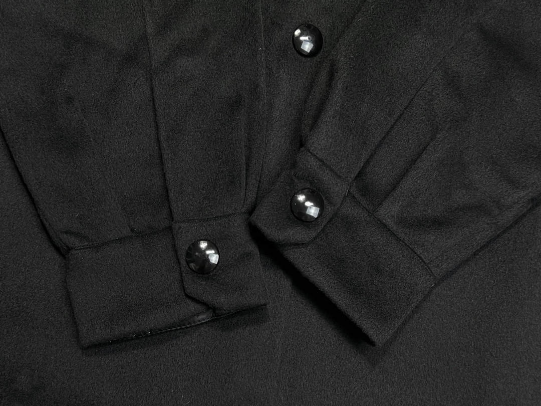 PRADA ブラウス オーバーサイズ ファッションアイテム ミニサイズ ブラックレザー - 画像 4