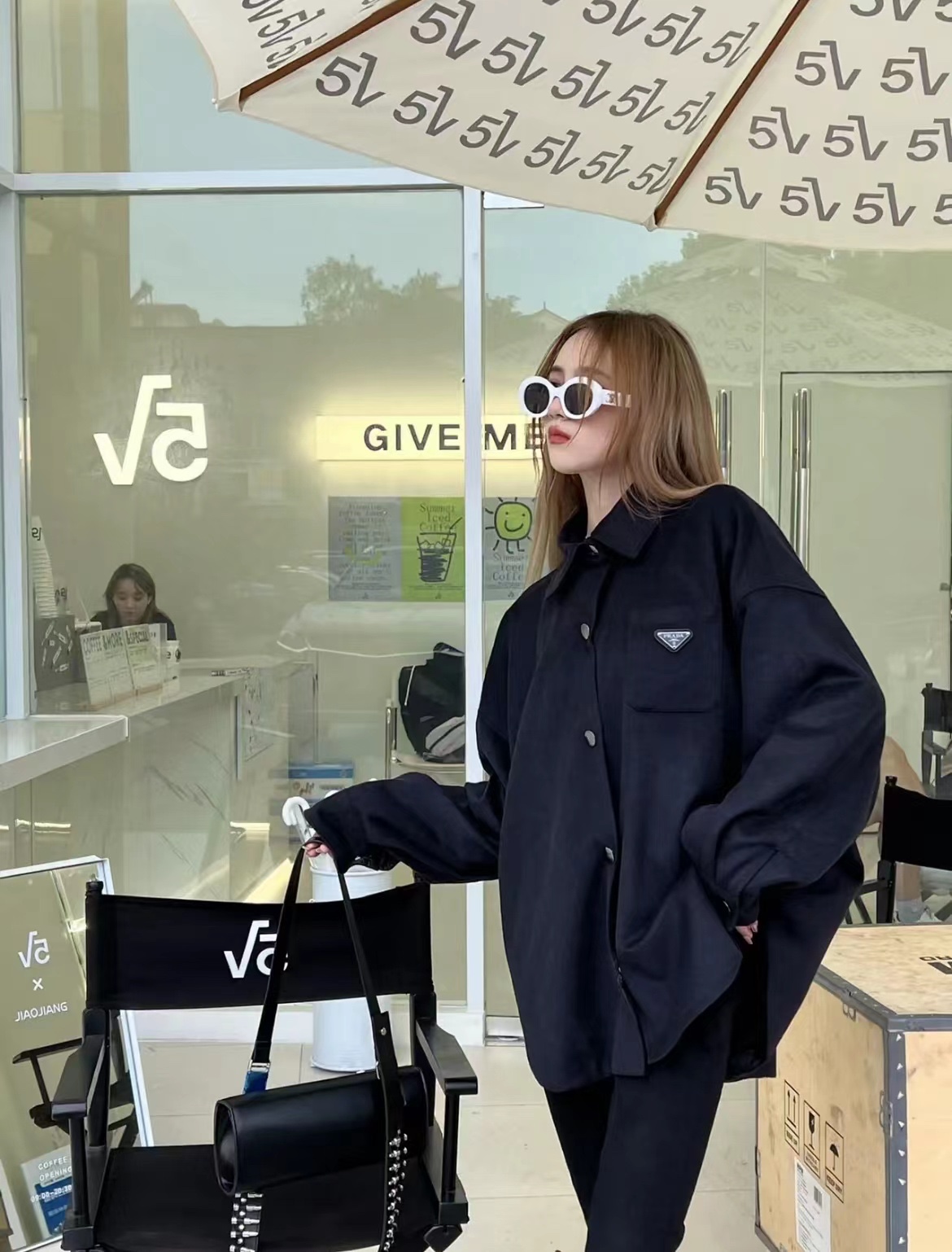 PRADA ブラウス オーバーサイズ ファッションアイテム ミニサイズ ブラックレザー - 画像 8