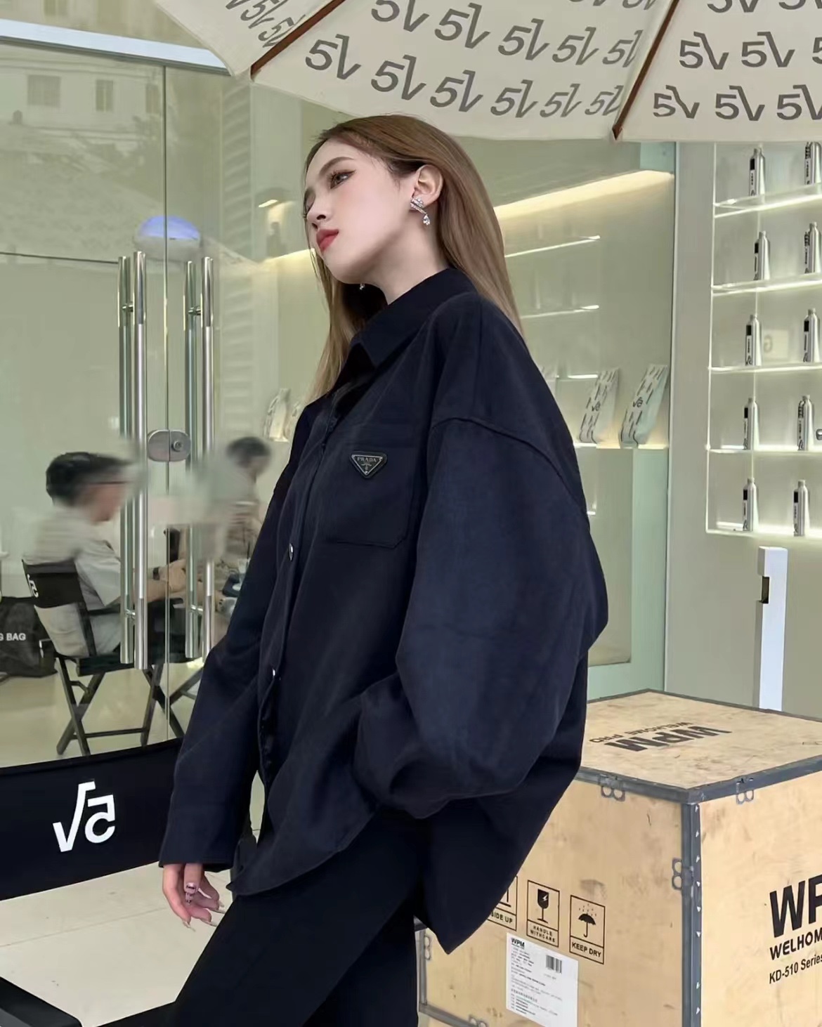 PRADA ブラウス オーバーサイズ ファッションアイテム ミニサイズ ブラックレザー - 画像 9