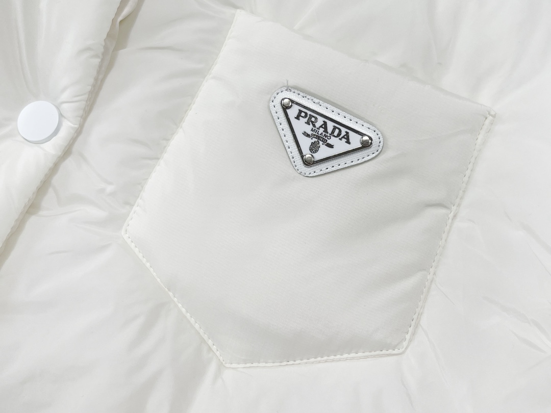 PRADA ダウンジャケット ミニサイズ トリコロールロゴ パッチ付き ブラック ホワイト レザートリム - 画像 4