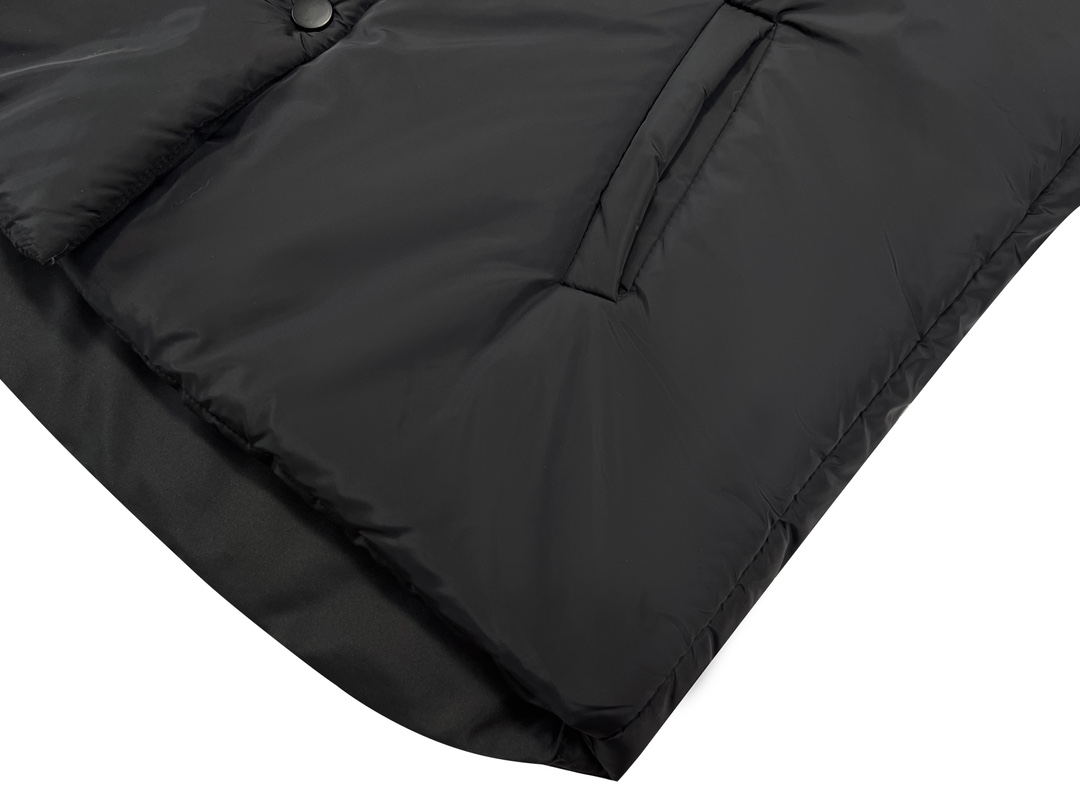 PRADA ダウンジャケット ミニサイズ トリコロールロゴ パッチ付き ブラック ホワイト レザートリム - 画像 6