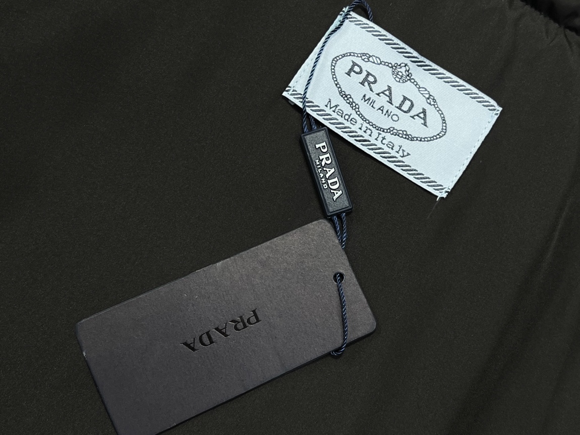 PRADA ダウンジャケット ミニサイズ トリコロールロゴ パッチ付き ブラック ホワイト レザートリム - 画像 7