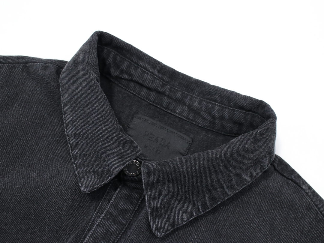 PRADA デニムシャツ ブラック ロゴパッチ付き ミニサイズ オーバーサイズ ファッション 通勤 カジュアル デニム素材 - 画像 5