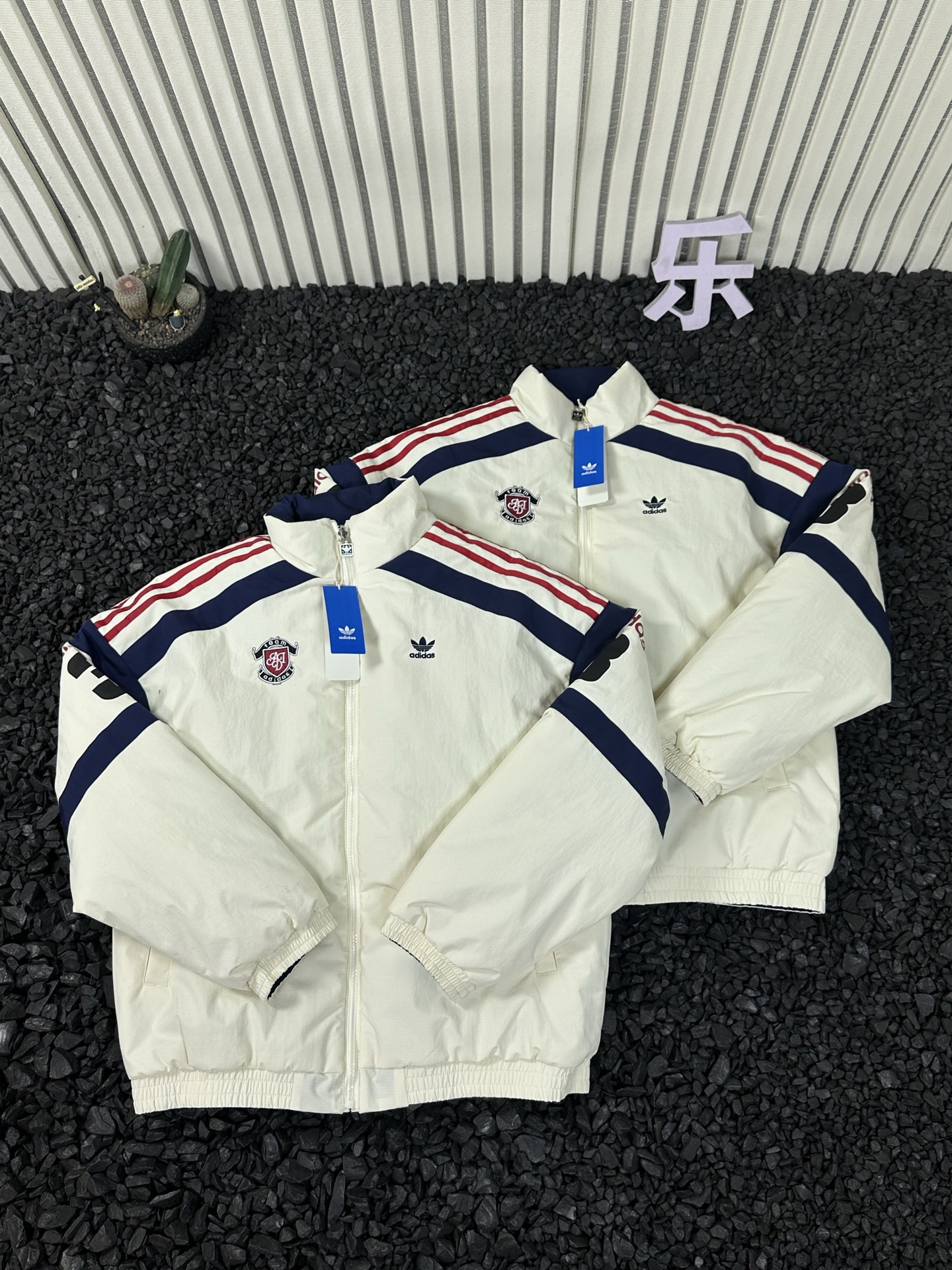 adidas ナイロンジャケット 2WAY チームロゴ 3ストライプス ホワイト ネイビー