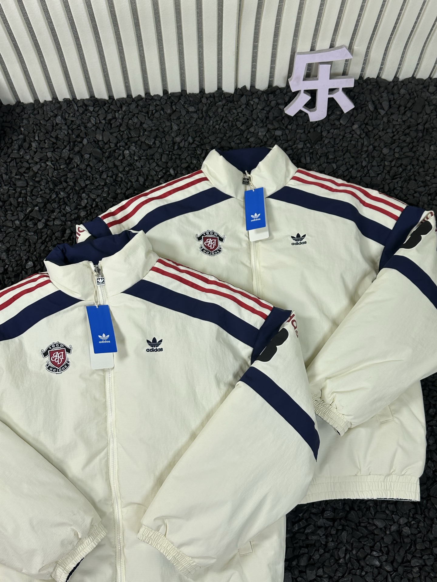 adidas ナイロンジャケット 2WAY チームロゴ 3ストライプス ホワイト ネイビー - 画像 4