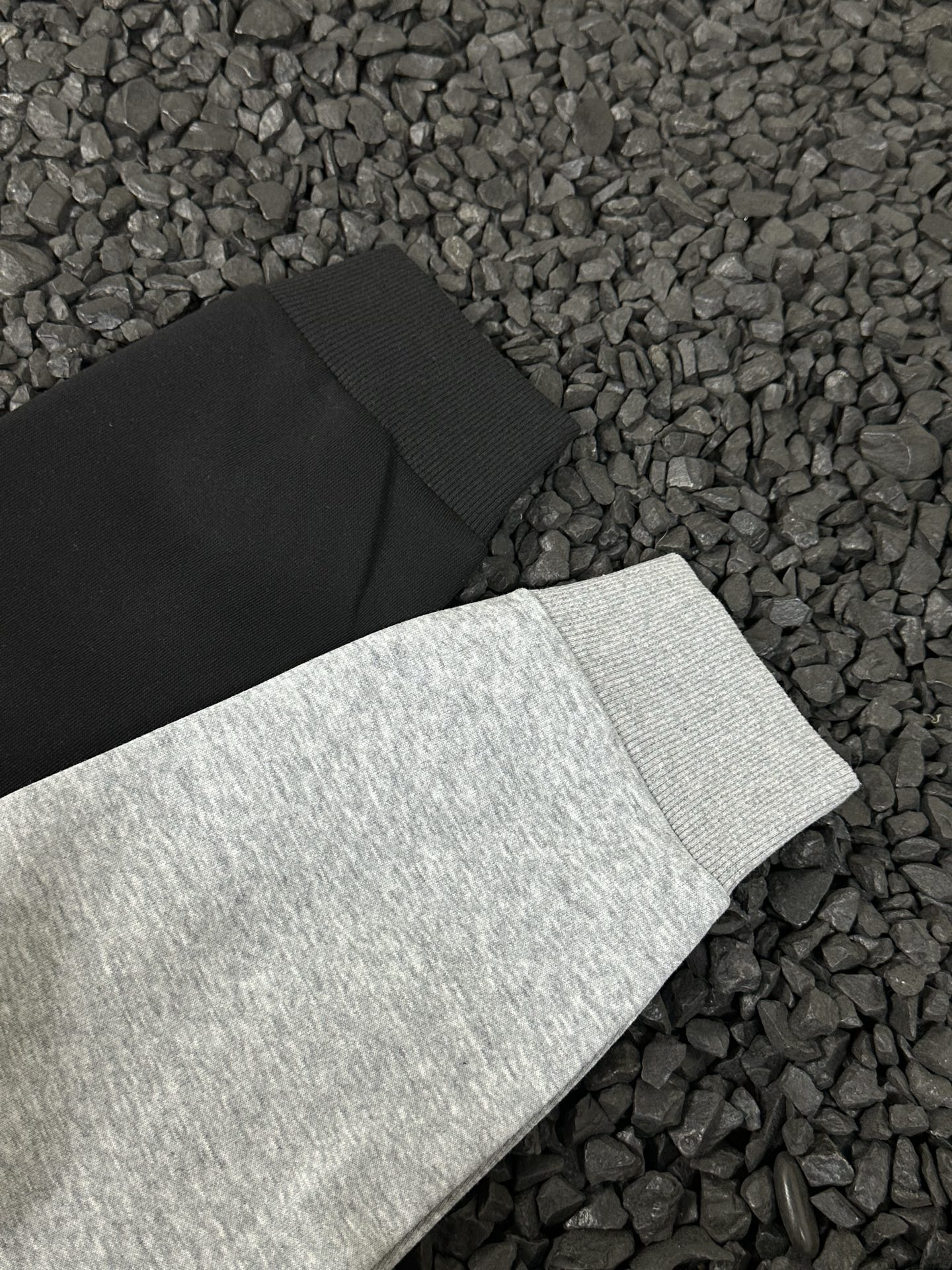 adidas セーター ロゴ入り 通勤カジュアル ミニロゴデザイン ホワイトブラックグレー全3色 - 画像 4