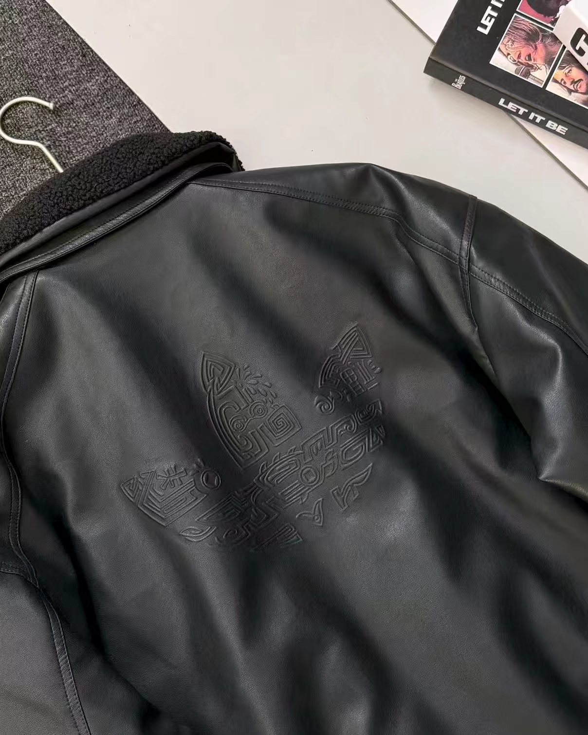 Adidas ブомバー ジャケット 3ストライプス ベルベット襟 背中エンボスロゴ 黒 レザー - 画像 5