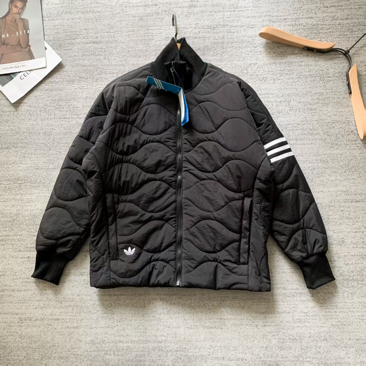 ADIDAS ORIGINALS ダウンジャケット ミニサイズ ワッペン付き ブラック ホワイト 2色展開 - 画像 5