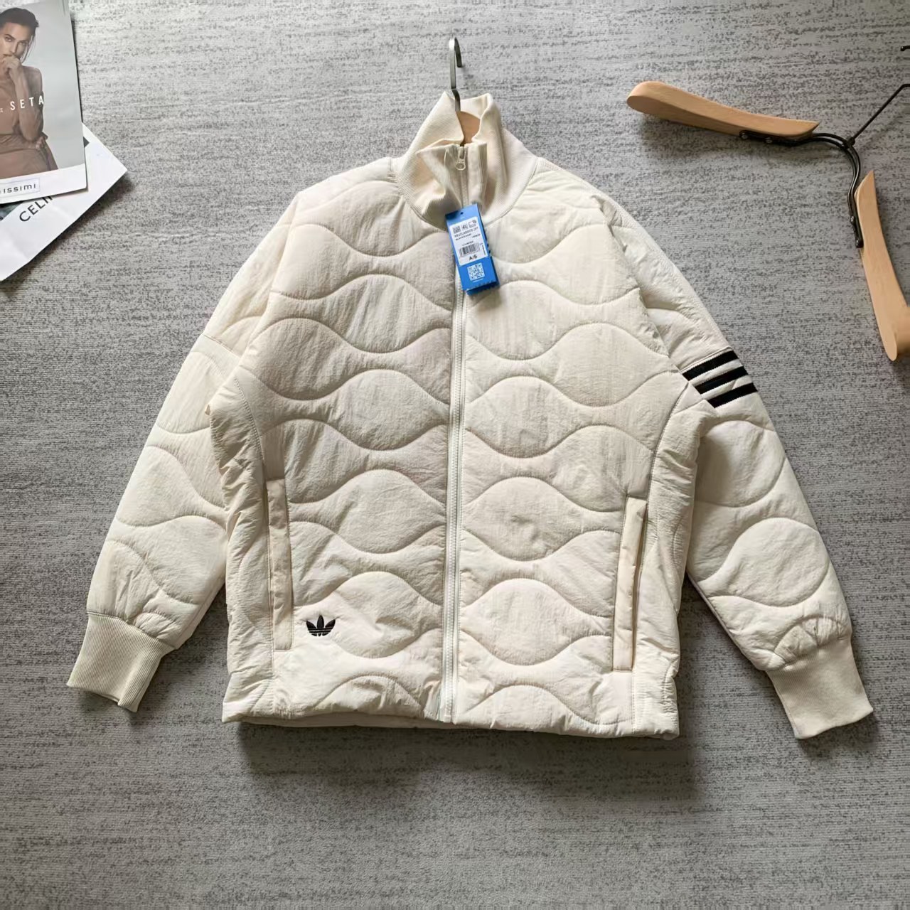 ADIDAS ORIGINALS ダウンジャケット ミニサイズ ワッペン付き ブラック ホワイト 2色展開 - 画像 6