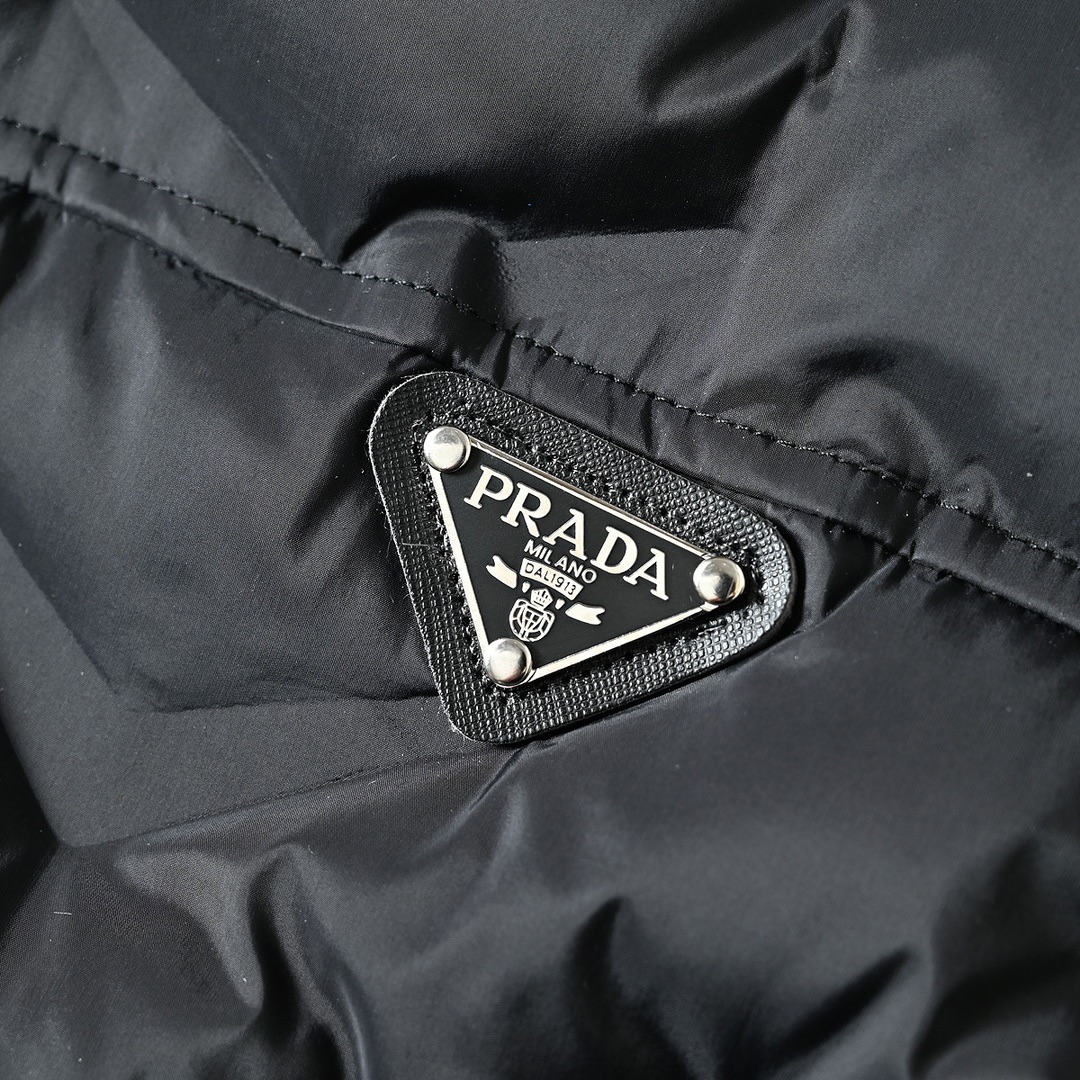 PRADA ダウンジャケット パデッドジャケット 高級ライン 本物 ブラック レザー調トリム 撥水加工 - 画像 3