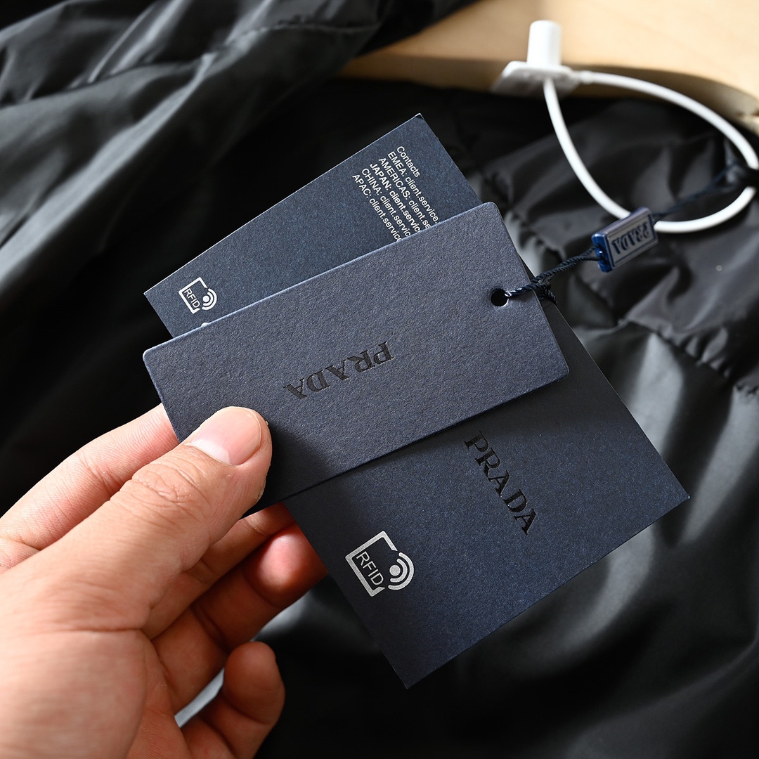 PRADA ダウンジャケット パデッドジャケット 高級ライン 本物 ブラック レザー調トリム 撥水加工 - 画像 7