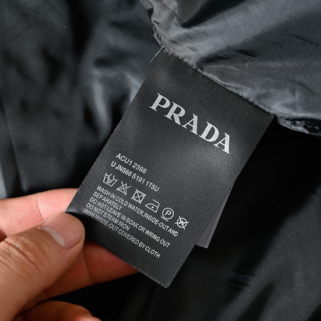 PRADA ダウンジャケット パデッドジャケット 高級ライン 本物 ブラック レザー調トリム 撥水加工 - 画像 9