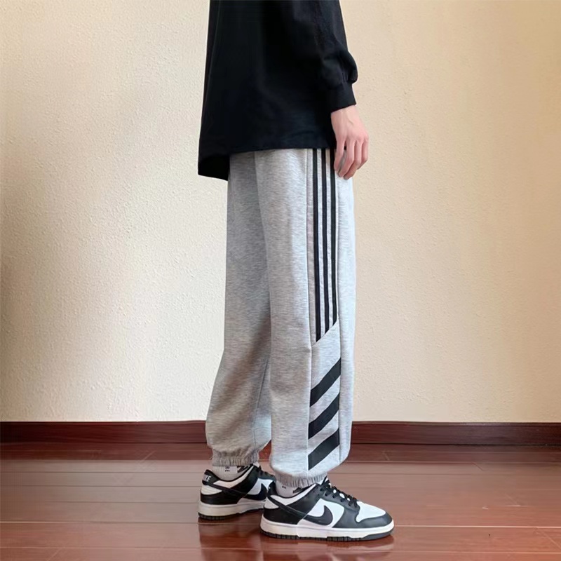 adidas スウェットパンツ カジュアル 3本ライン ロゴ入り ブラック ホワイト レザー調 メンズ - 画像 4