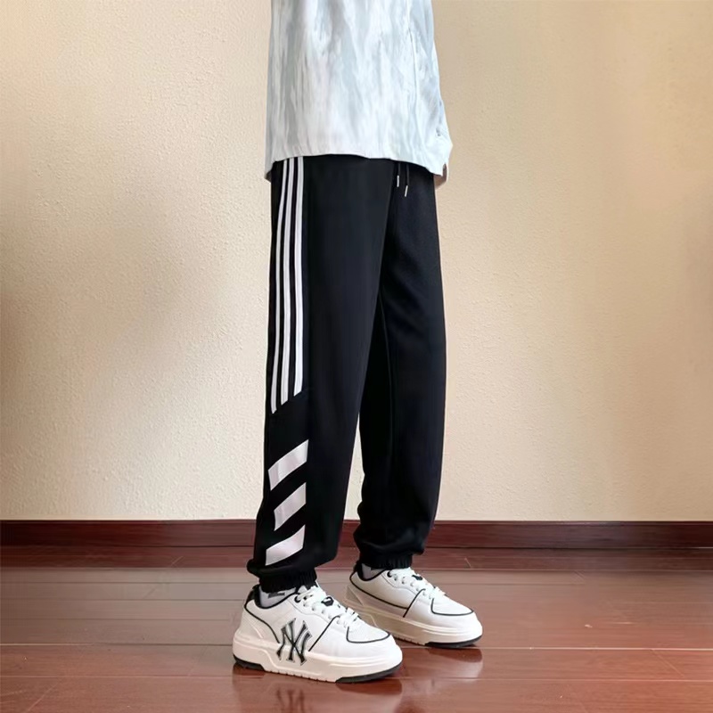 adidas スウェットパンツ カジュアル 3本ライン ロゴ入り ブラック ホワイト レザー調 メンズ - 画像 5